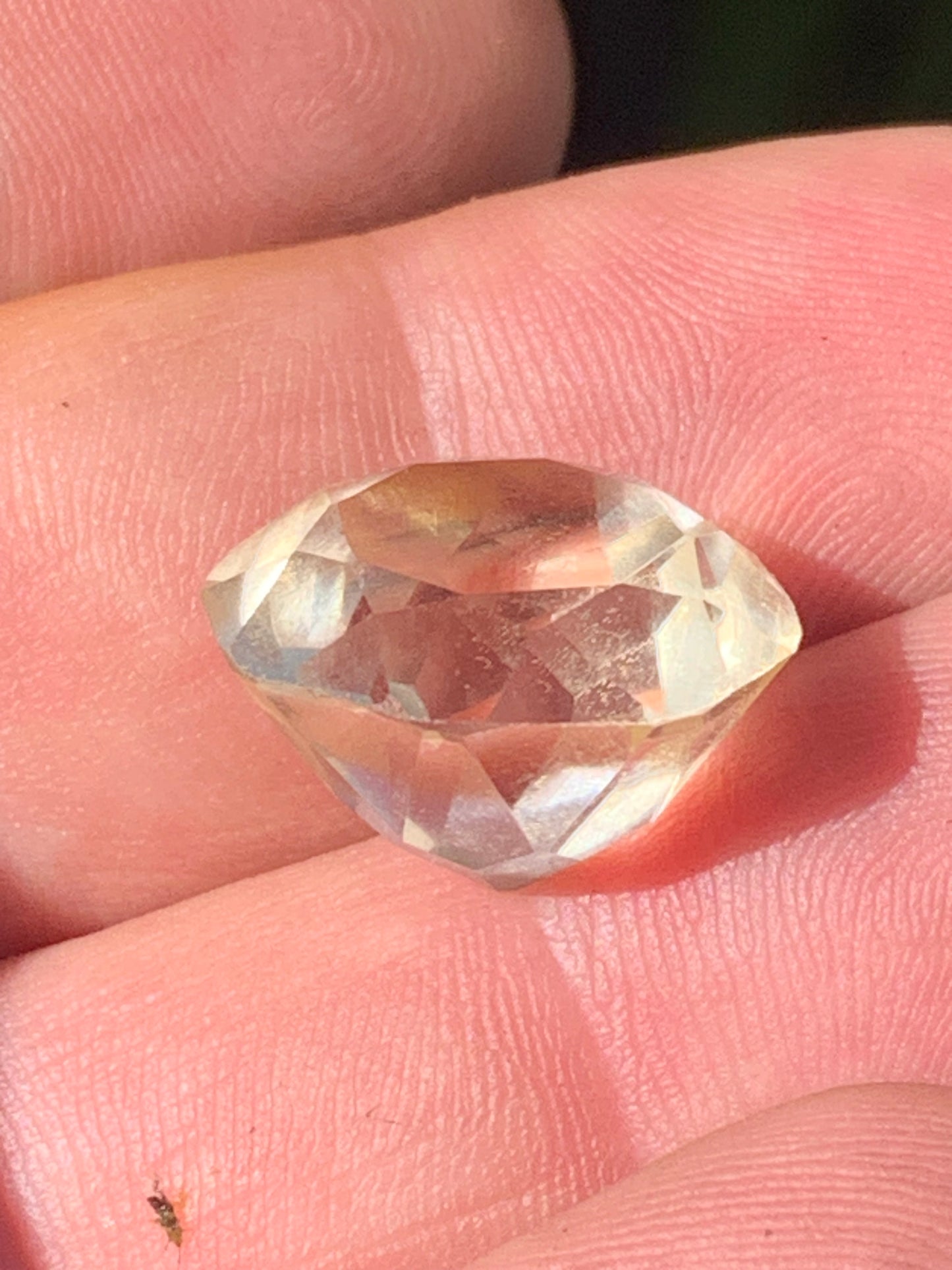Citrine, pierre taillée de 13mm de diamètre x12 - 18,5 carats. Parfait en bijouterie, collection ,exposition...