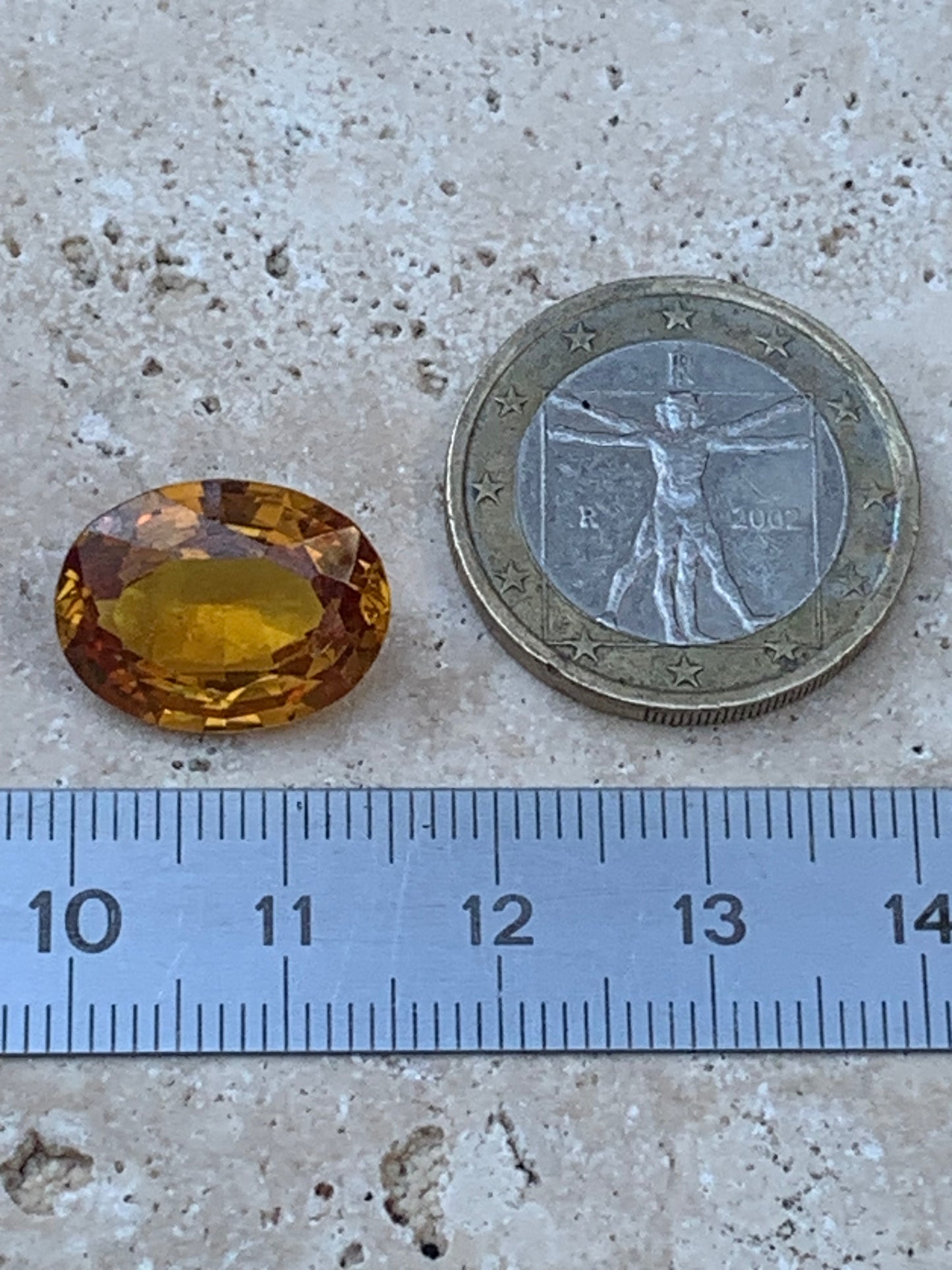 Citrine chauffée, pierre taillée de 16mm x12 x 7 - 10,5 carats. Parfait en bijouterie, collection ,exposition, etc