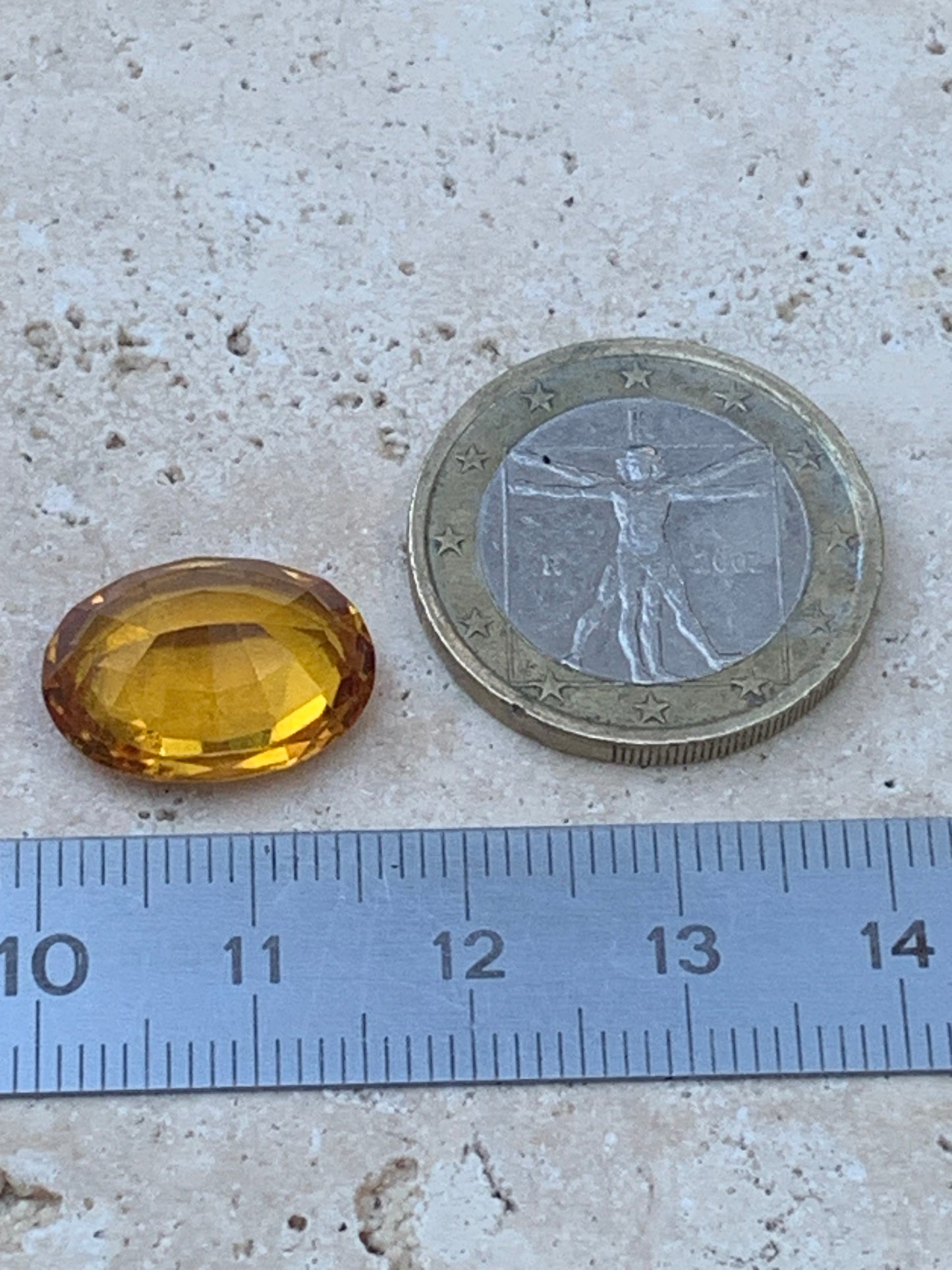 Citrine chauffée, pierre taillée de 16mm x12 x 7 - 10,5 carats. Parfait en bijouterie, collection ,exposition, etc