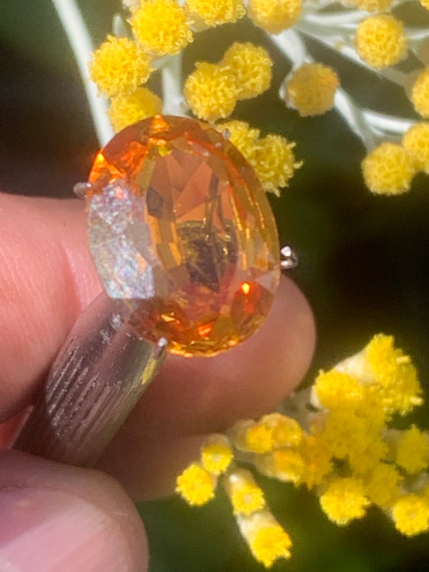 Citrine chauffée, pierre taillée de 16mm x12 x 7 - 10,5 carats. Parfait en bijouterie, collection ,exposition, etc