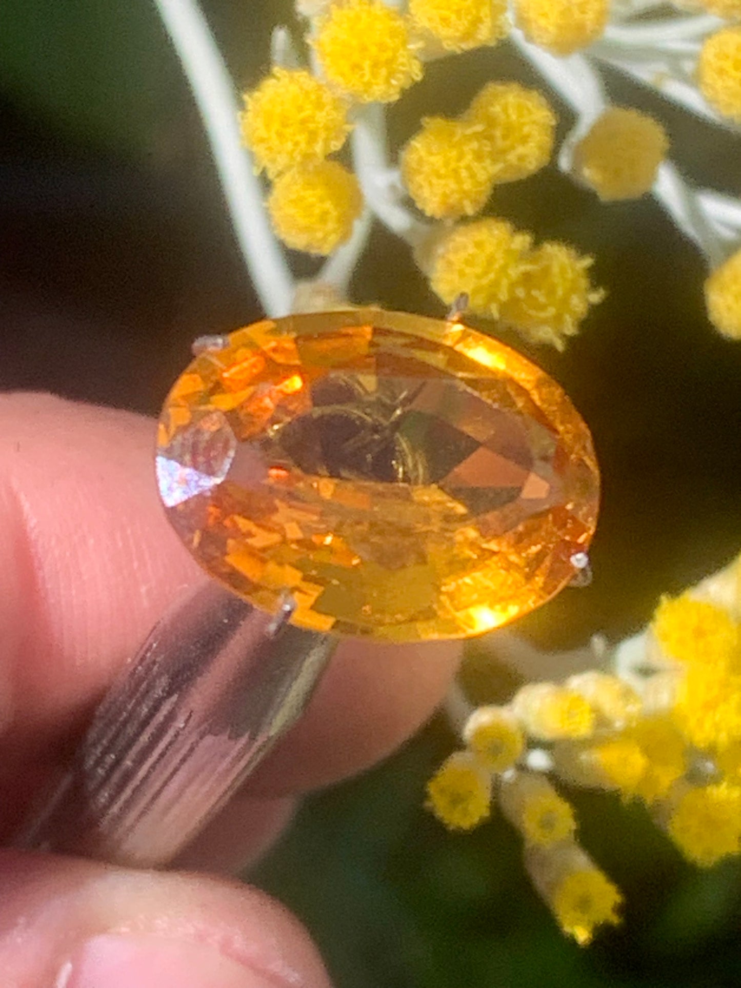 Citrine chauffée, pierre taillée de 16mm x12 x 7 - 10,5 carats. Parfait en bijouterie, collection ,exposition, etc