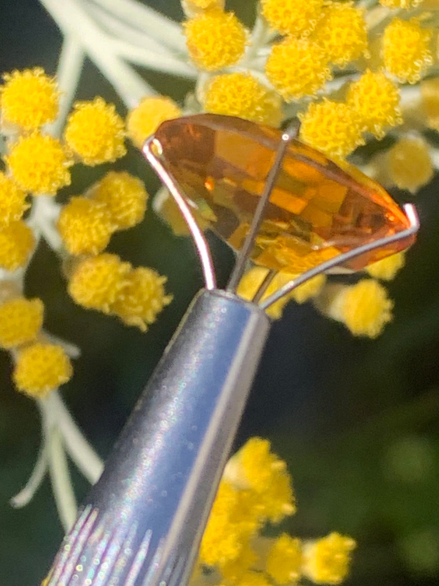 Citrine chauffée, pierre taillée de 16mm x12 x 7 - 10,5 carats. Parfait en bijouterie, collection ,exposition, etc