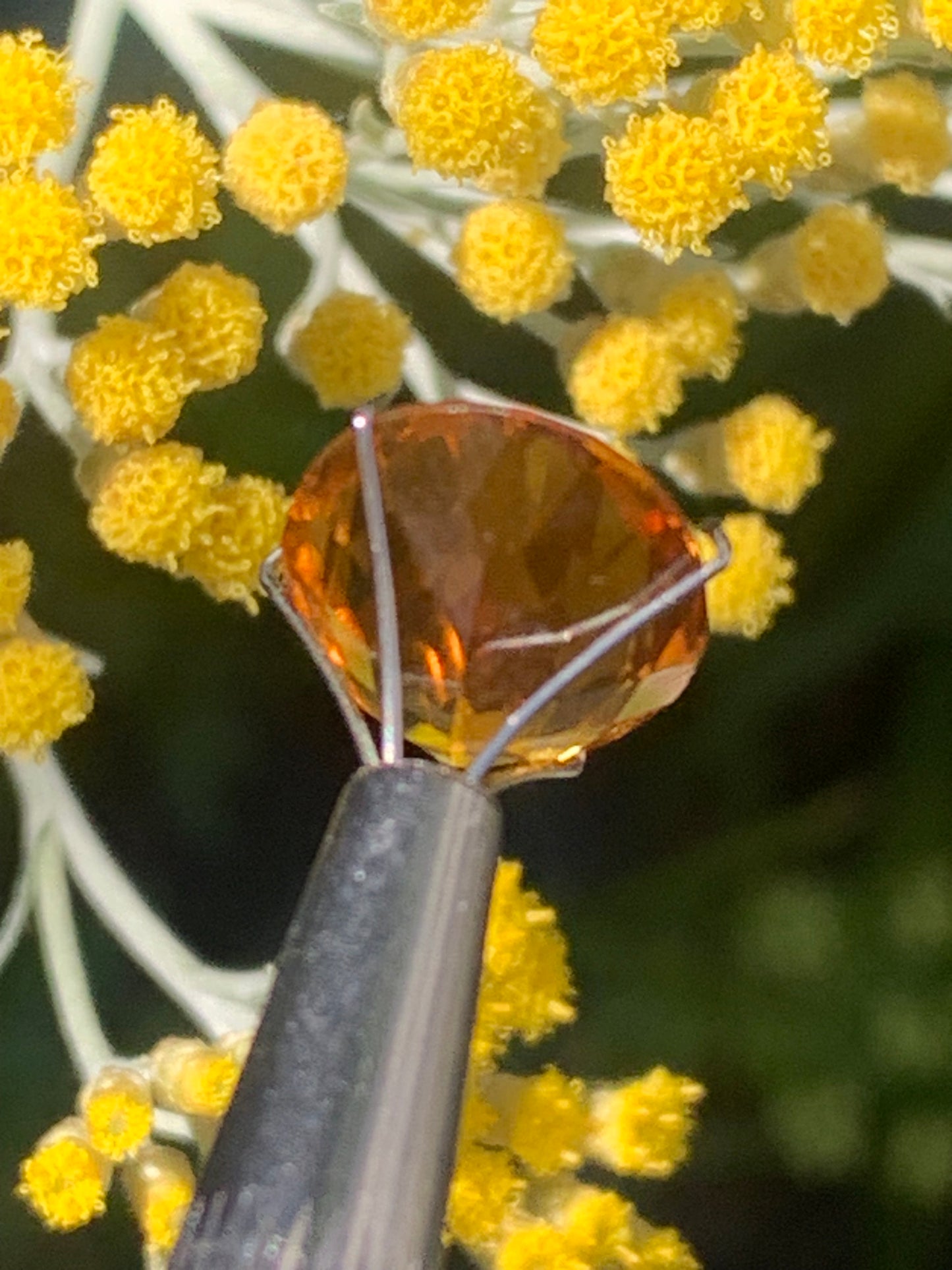 Citrine chauffée, pierre taillée de 16mm x12 x 7 - 10,5 carats. Parfait en bijouterie, collection ,exposition, etc
