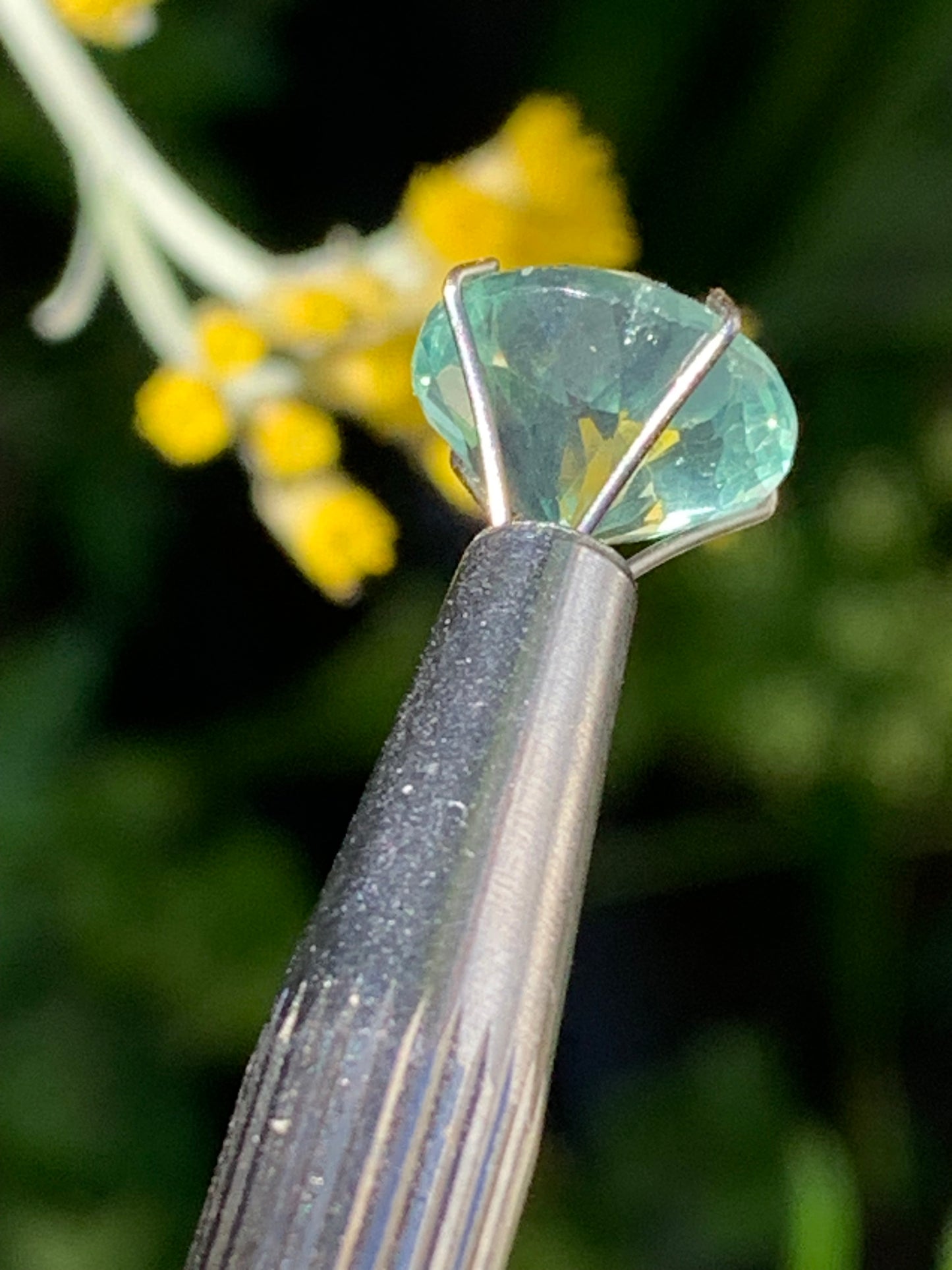 Fluorite/ Fluorine verte, pierre taillée de 10mm de diamètre x7 - 4 carats. Parfait en bijouterie, collection ,exposition...