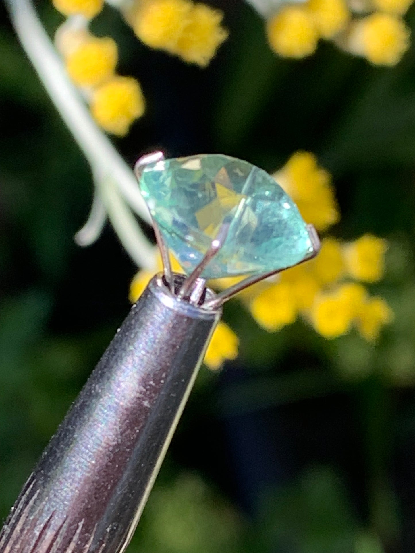 Fluorite/ Fluorine verte, pierre taillée de 10mm de diamètre x7 - 4 carats. Parfait en bijouterie, collection ,exposition...