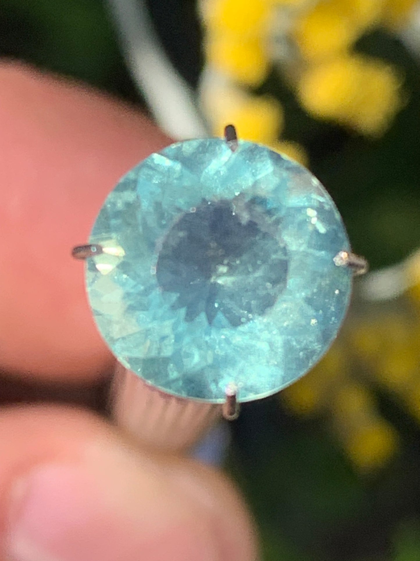 Fluorite/ Fluorine verte, pierre taillée de 10mm de diamètre x7 - 4 carats. Parfait en bijouterie, collection ,exposition...