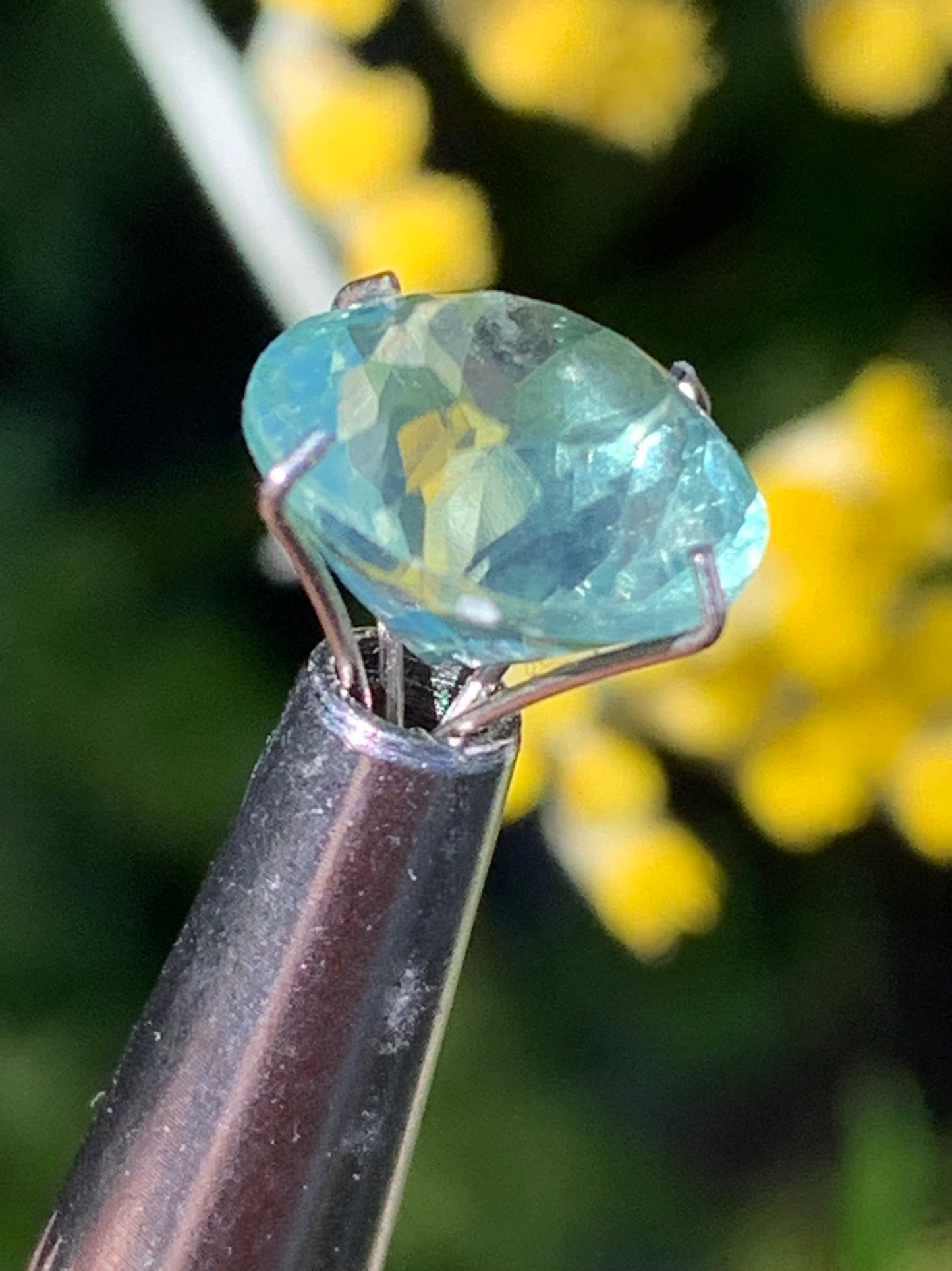 Fluorite/ Fluorine verte, pierre taillée de 10mm de diamètre x7 - 4 carats. Parfait en bijouterie, collection ,exposition...