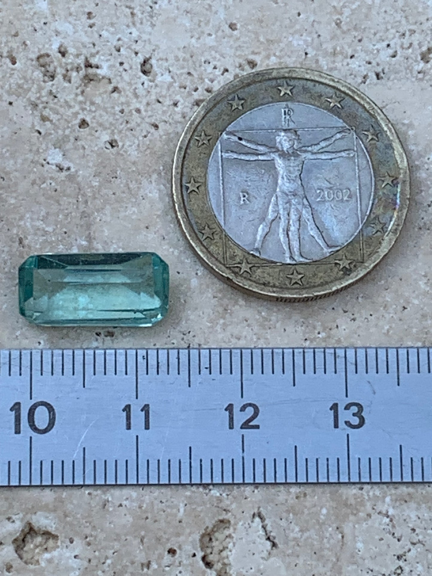 Aigue-marine, magnifique pierre taillée de 15mm x7 x6 - 6,5 carats. Parfait en bijouterie, collection ,exposition...