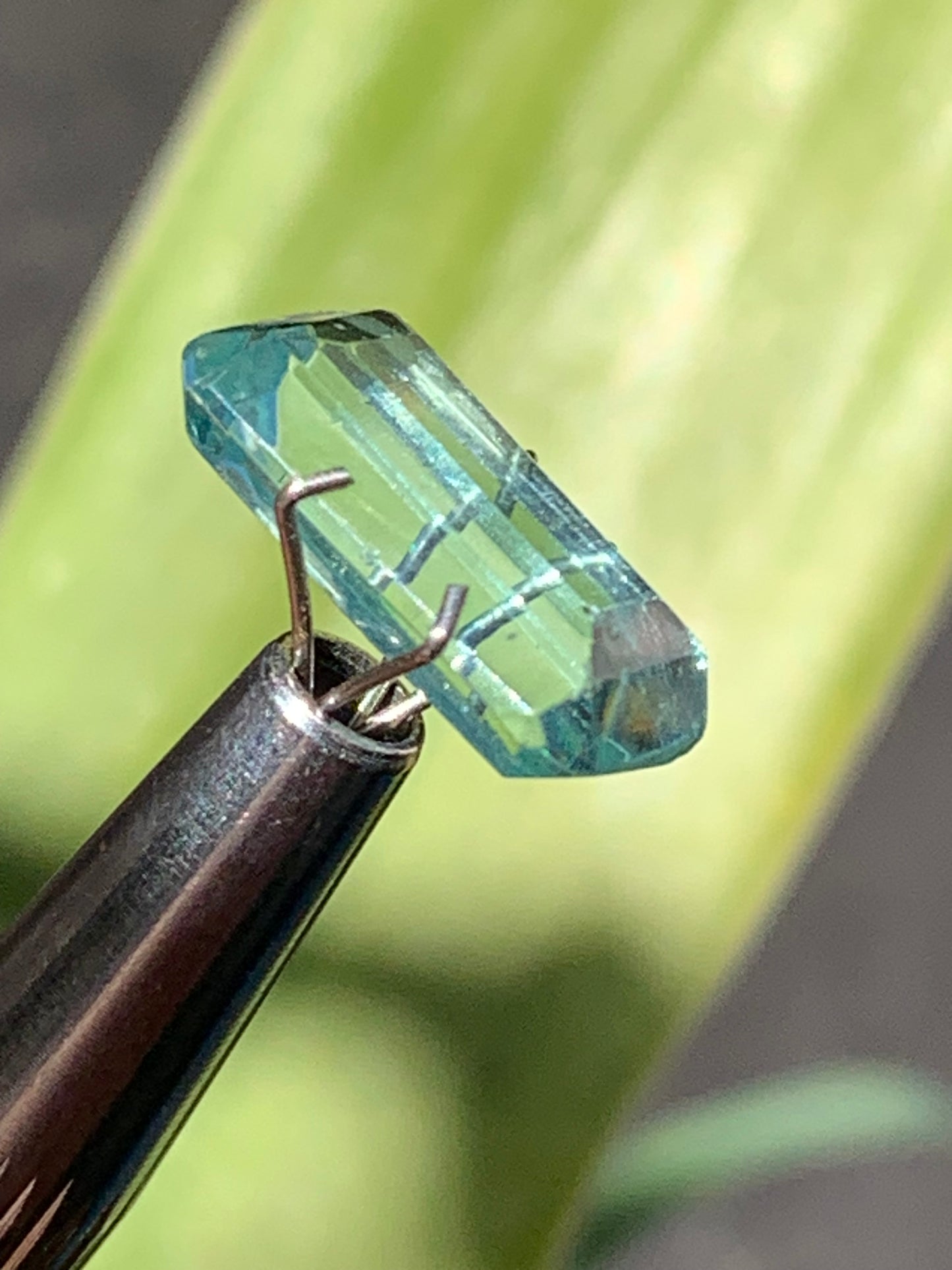 Aigue-marine, magnifique pierre taillée de 15mm x7 x6 - 6,5 carats. Parfait en bijouterie, collection ,exposition...