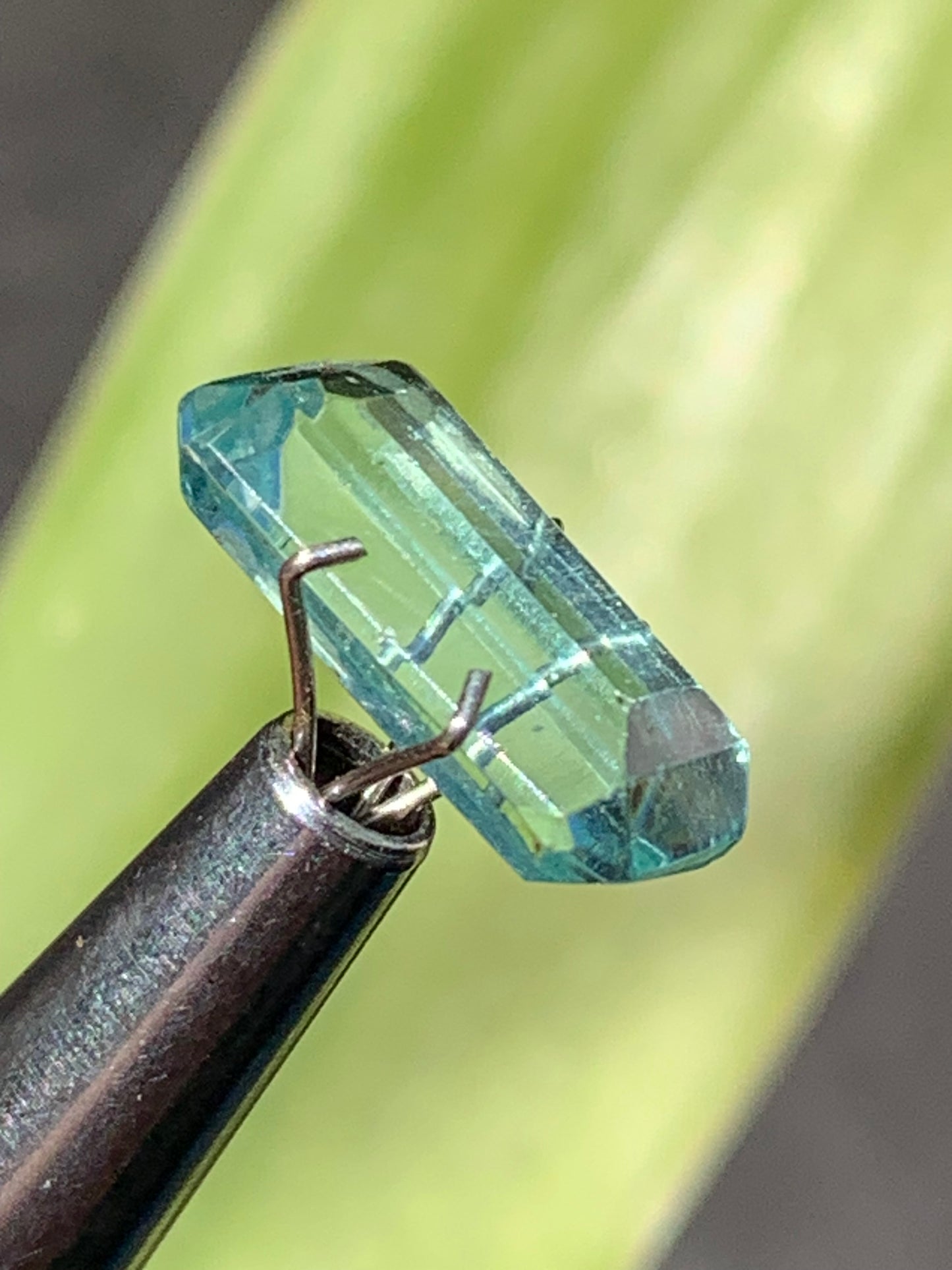 Aigue-marine, magnifique pierre taillée de 15mm x7 x6 - 6,5 carats. Parfait en bijouterie, collection ,exposition...