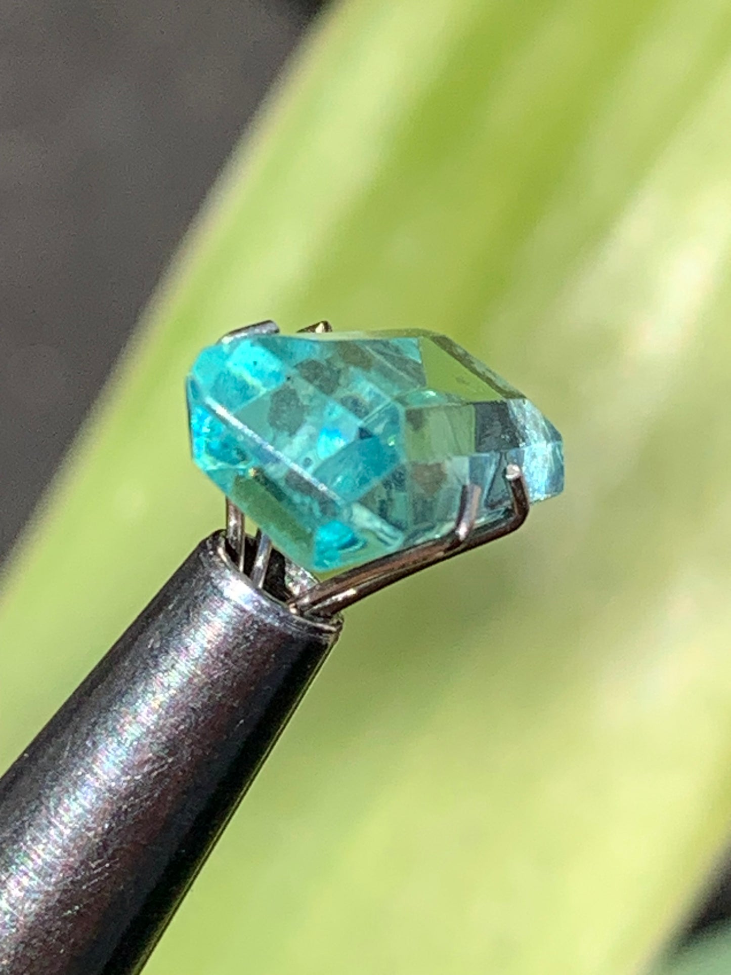 Aigue-marine, magnifique pierre taillée de 15mm x7 x6 - 6,5 carats. Parfait en bijouterie, collection ,exposition...