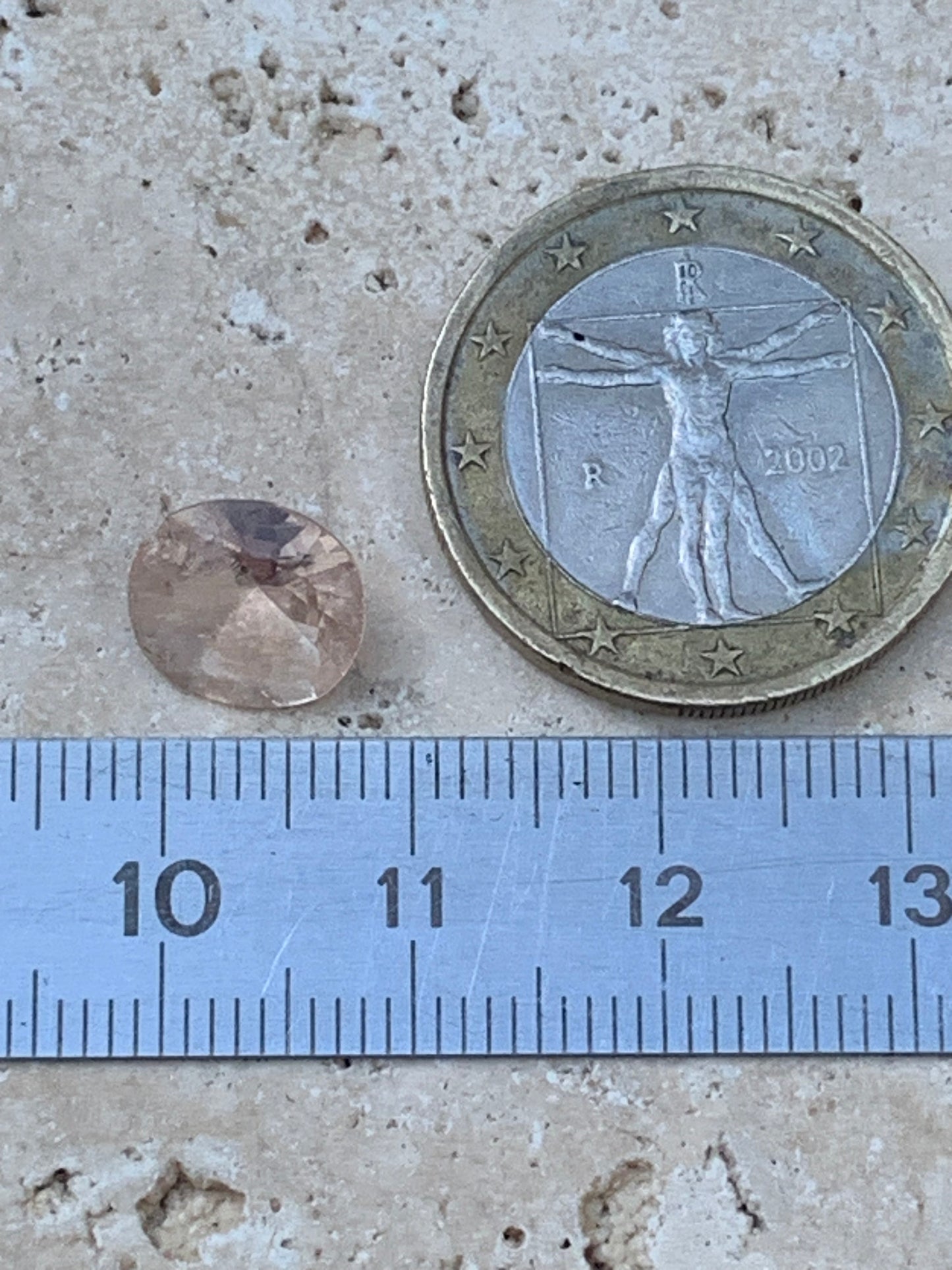 Morganite, pierre taillée de 10mm x9 x5 - 1,5 carat. Parfait en bijouterie, collection ,exposition...