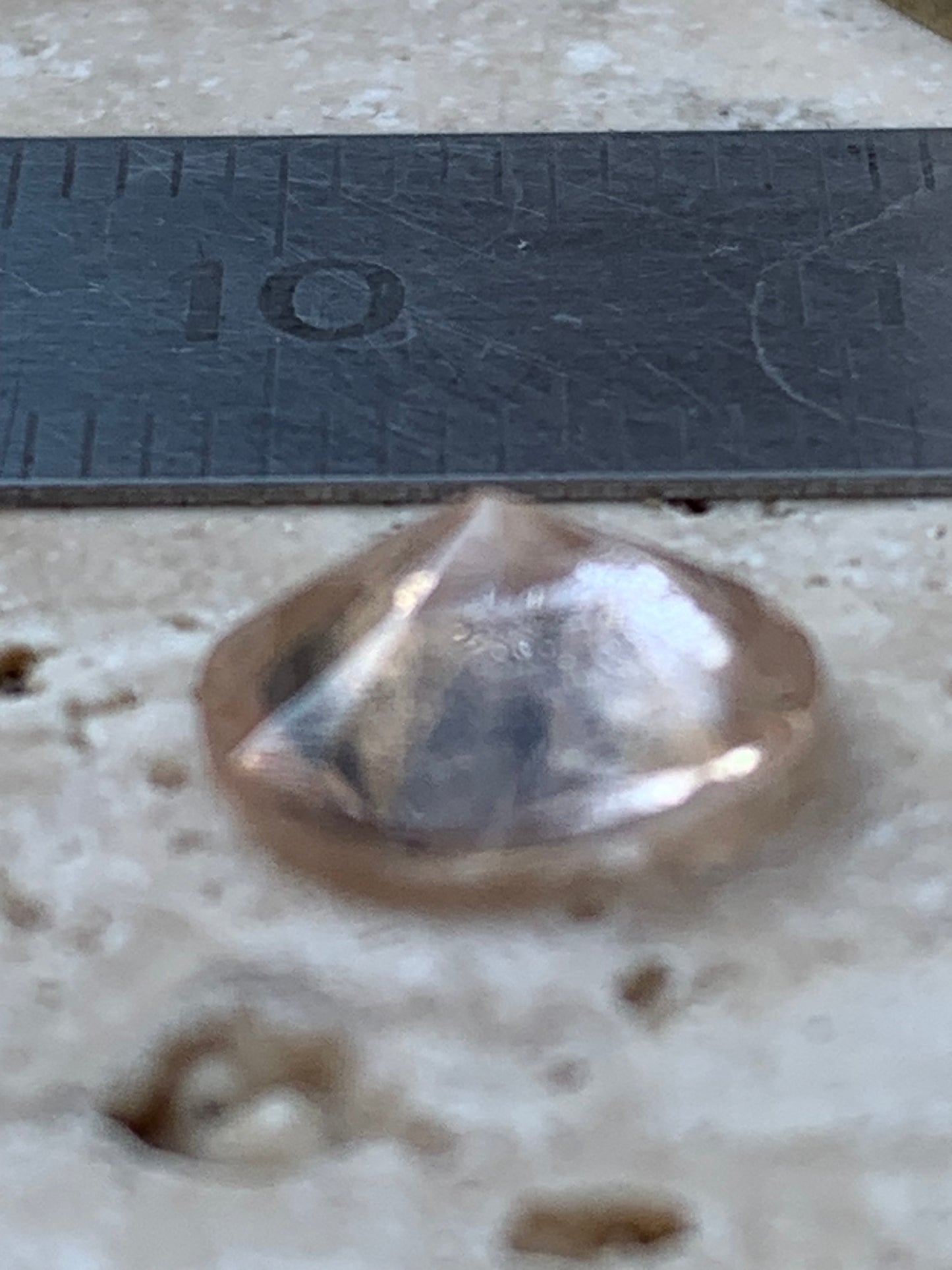 Morganite, pierre taillée de 10mm x9 x5 - 1,5 carat. Parfait en bijouterie, collection ,exposition...
