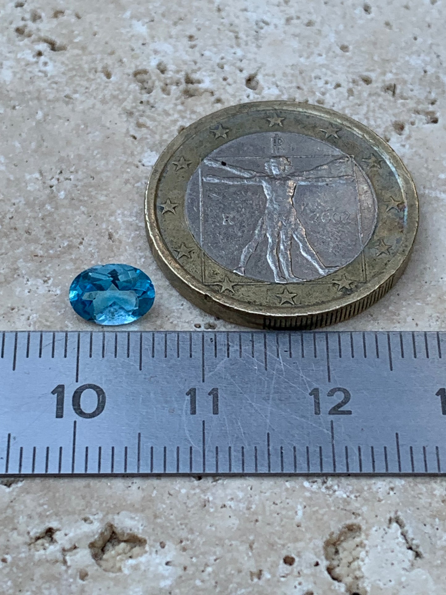 Saphir, superbe pierre fine taillée de 7mm x 5 x 3 - 1 carat. Parfait en bijouterie, collection ,exposition...