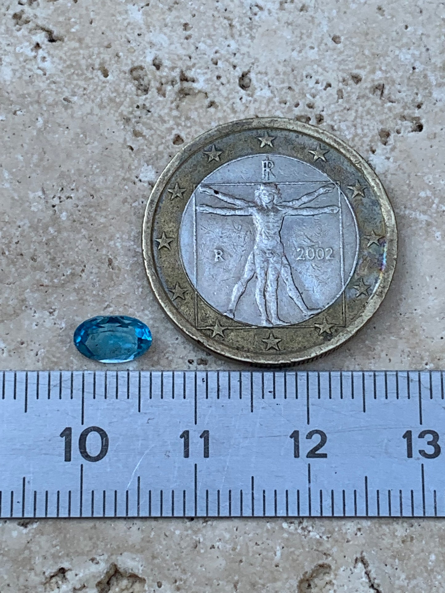 Saphir, superbe pierre fine taillée de 7mm x 5 x 3 - 1 carat. Parfait en bijouterie, collection ,exposition...
