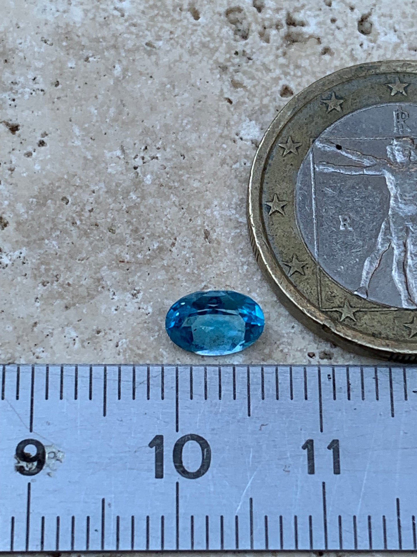 Saphir, superbe pierre fine taillée de 7mm x 5 x 3 - 1 carat. Parfait en bijouterie, collection ,exposition...