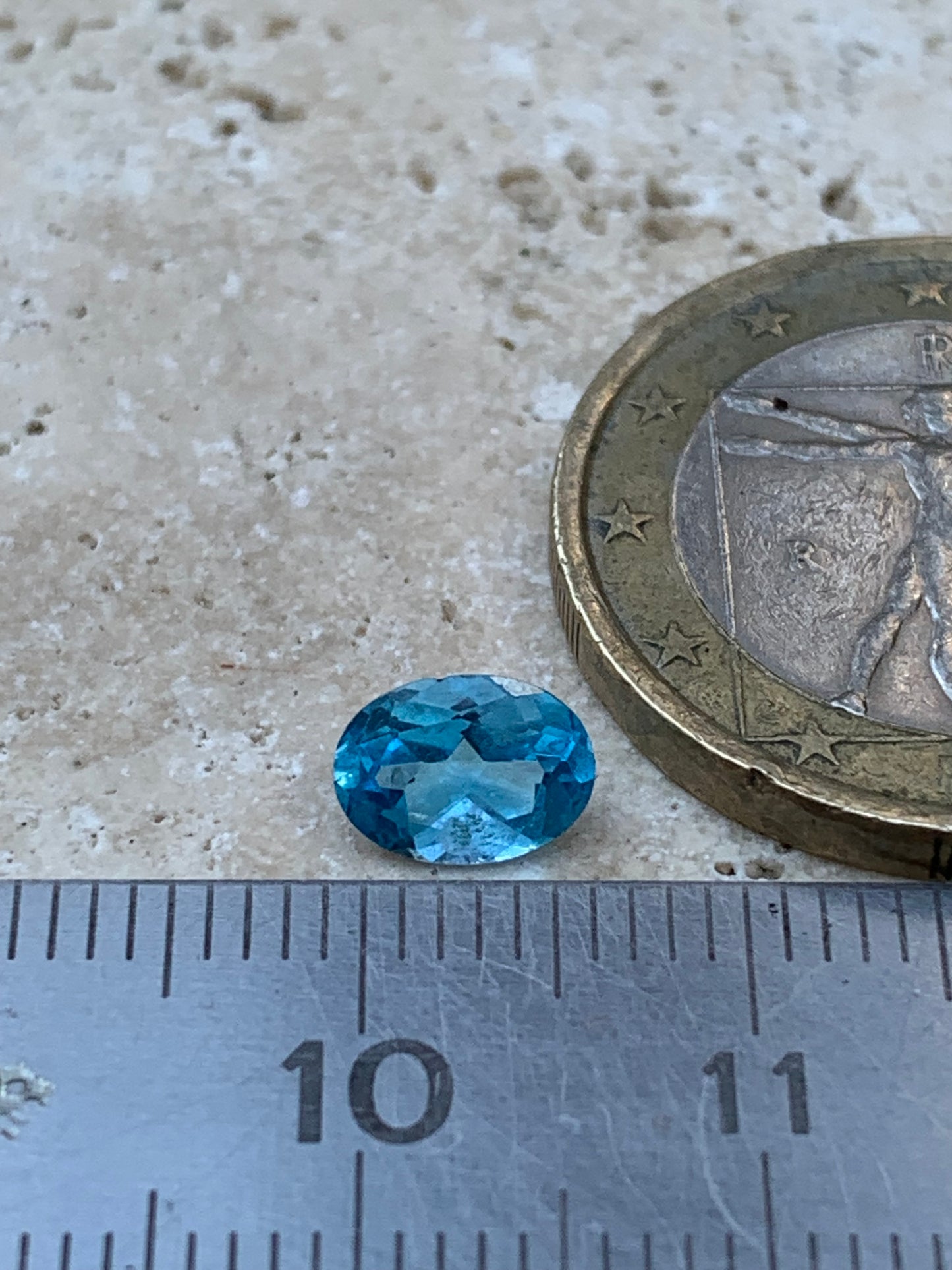 Saphir, superbe pierre fine taillée de 7mm x 5 x 3 - 1 carat. Parfait en bijouterie, collection ,exposition...