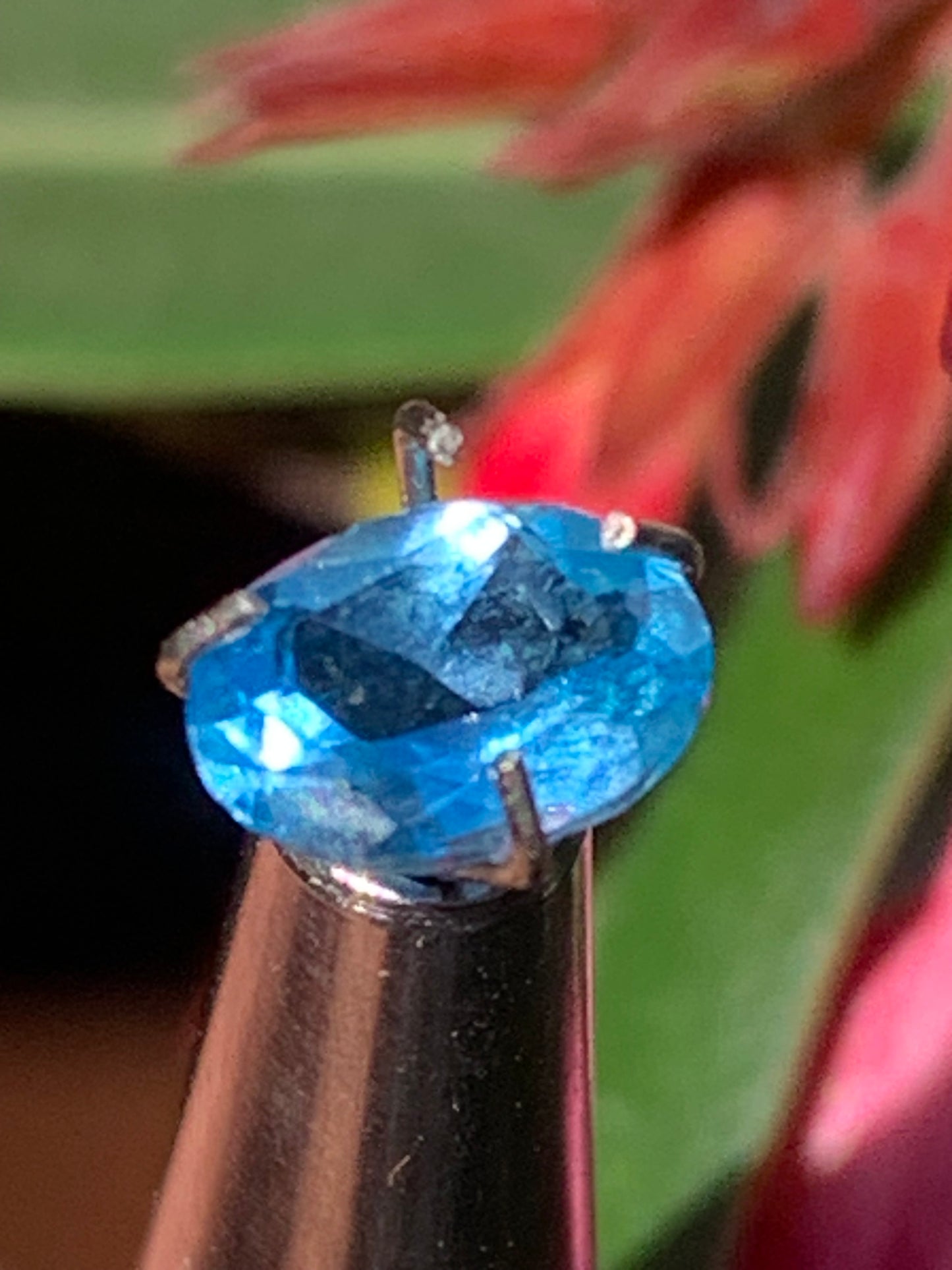 Saphir, superbe pierre fine taillée de 7mm x 5 x 3 - 1 carat. Parfait en bijouterie, collection ,exposition...