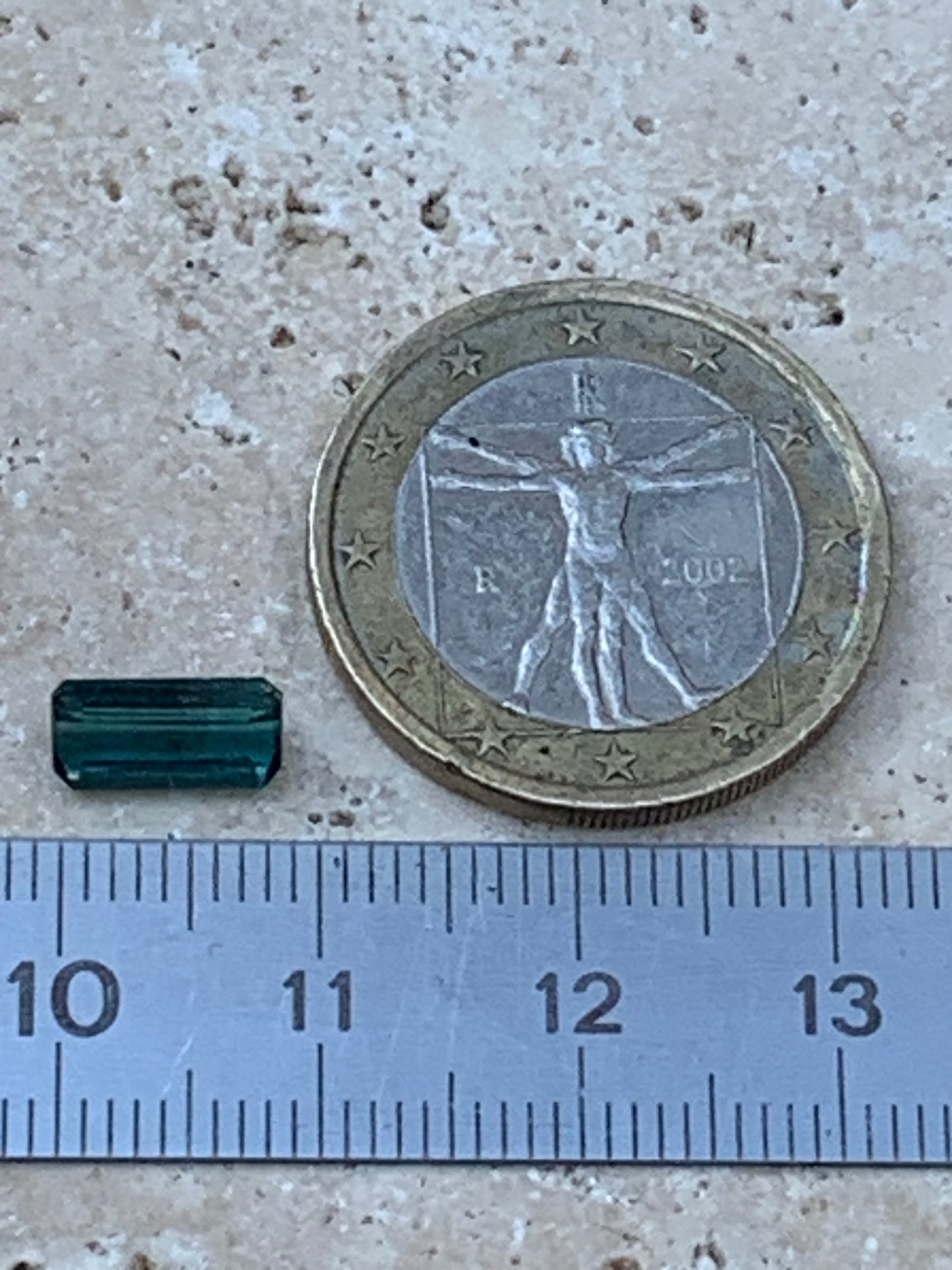 Tourmaline bleue/ Indicolite, pierre taillée de 10mm x 5 x 4 - 1,5 carat. Parfait en bijouterie, collection ,exposition...