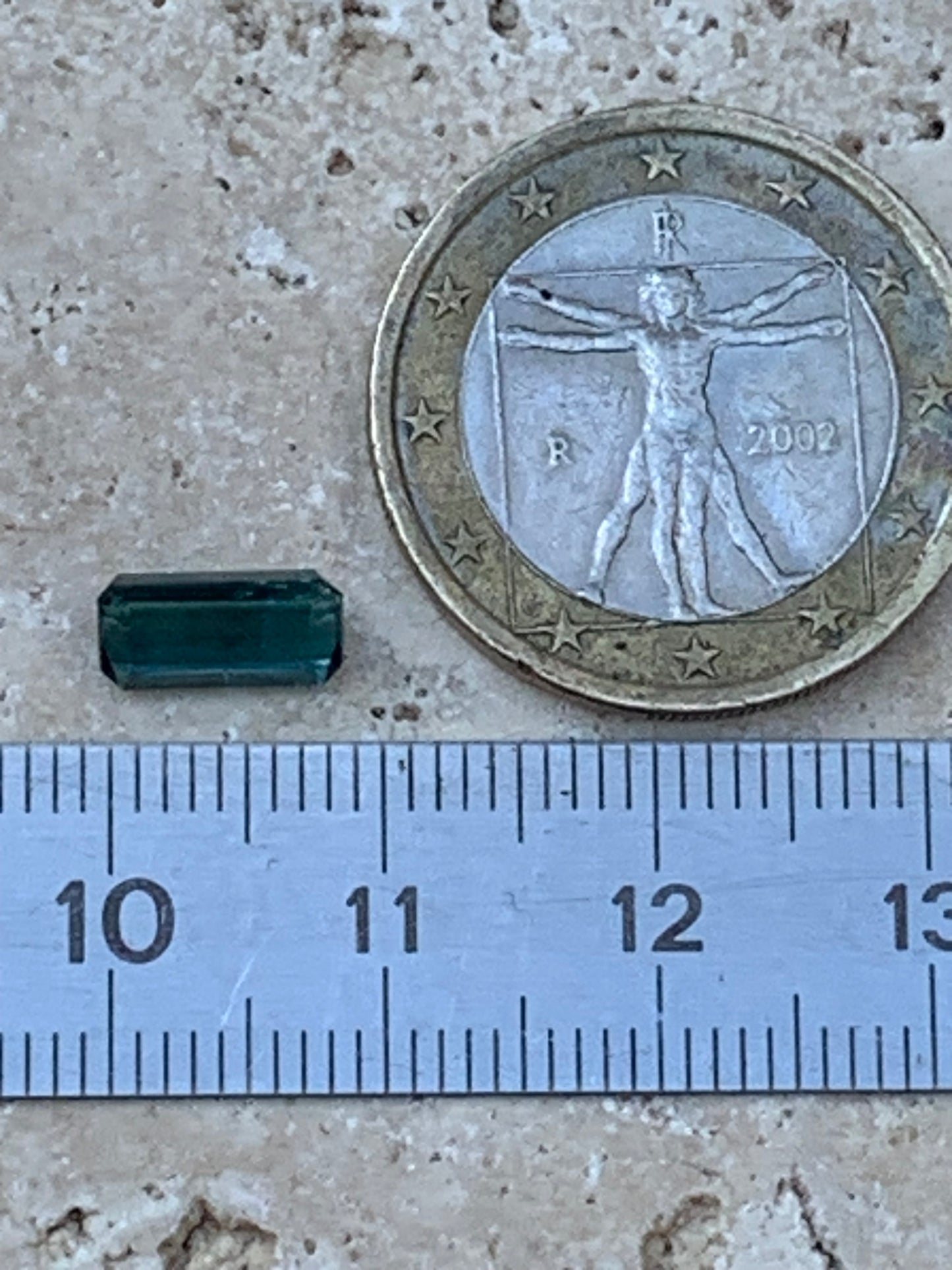 Tourmaline bleue/ Indicolite, pierre taillée de 10mm x 5 x 4 - 1,5 carat. Parfait en bijouterie, collection ,exposition...