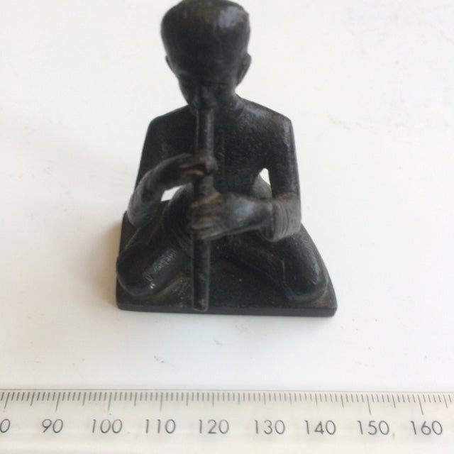 Mini statuettes of a Bali Orchestra complete with musicians in bronze, measuring 4 to 5 centimeters tall. These statuettes are perfect as gifts or offerings between people!