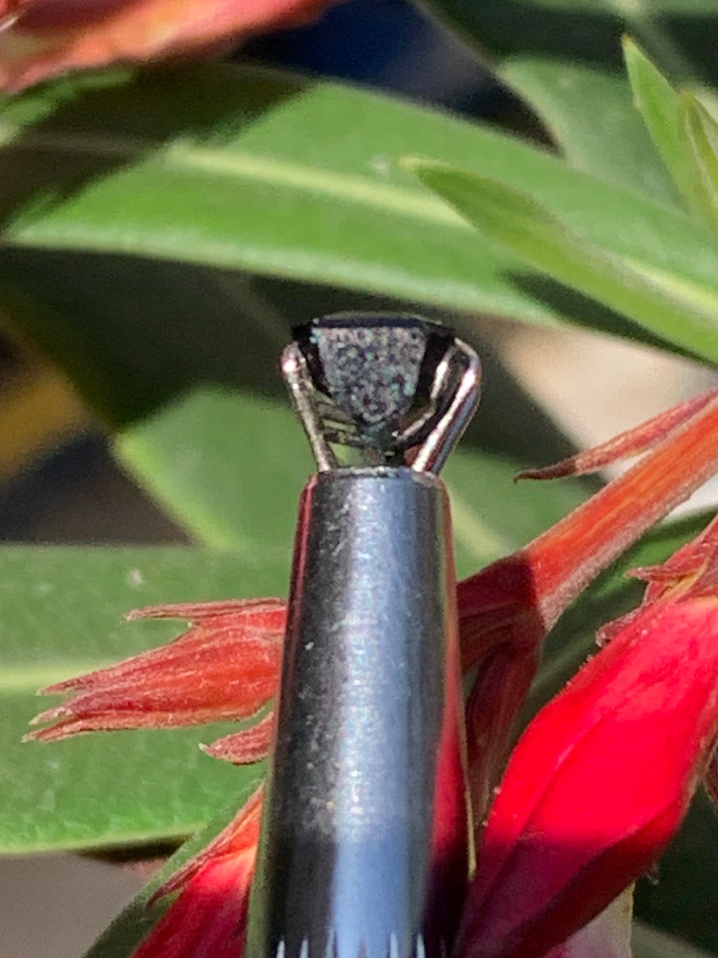 Tourmaline bleue/ Indicolite, pierre taillée de 10mm x 5 x 4 - 1,5 carat. Parfait en bijouterie, collection ,exposition...
