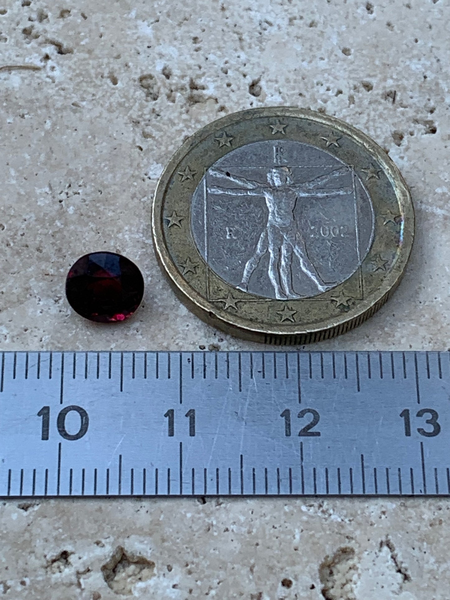 Grenat Almandin, pierre taillée de 7mm de diamètre x 5 - 2 carats. Parfait en bijouterie, collection ,exposition...