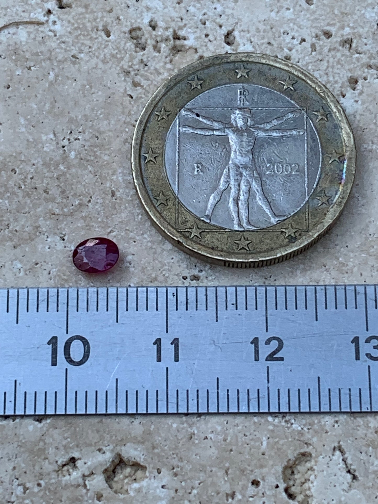 Spinelle, pierre fine taillée de 5mm x 4 x 2 - 1 carat. Parfait en bijouterie, collection ,exposition...