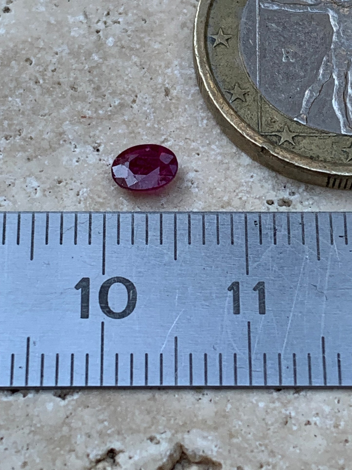 Spinelle, pierre fine taillée de 5mm x 4 x 2 - 1 carat. Parfait en bijouterie, collection ,exposition...