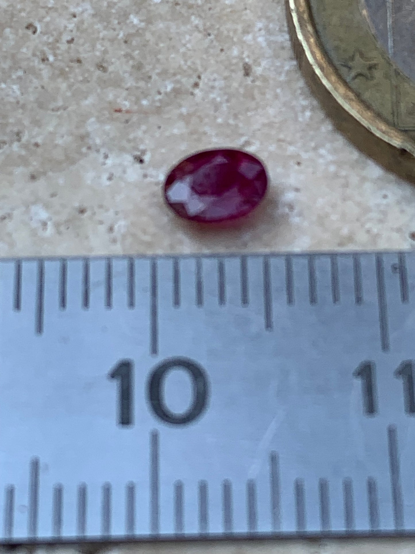 Spinelle, pierre fine taillée de 5mm x 4 x 2 - 1 carat. Parfait en bijouterie, collection ,exposition...