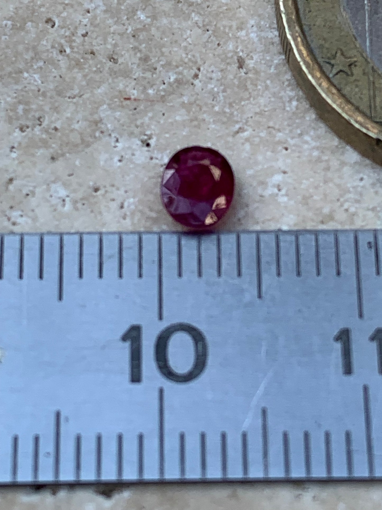 Spinelle, pierre fine taillée de 5mm x 4 x 2 - 1 carat. Parfait en bijouterie, collection ,exposition...