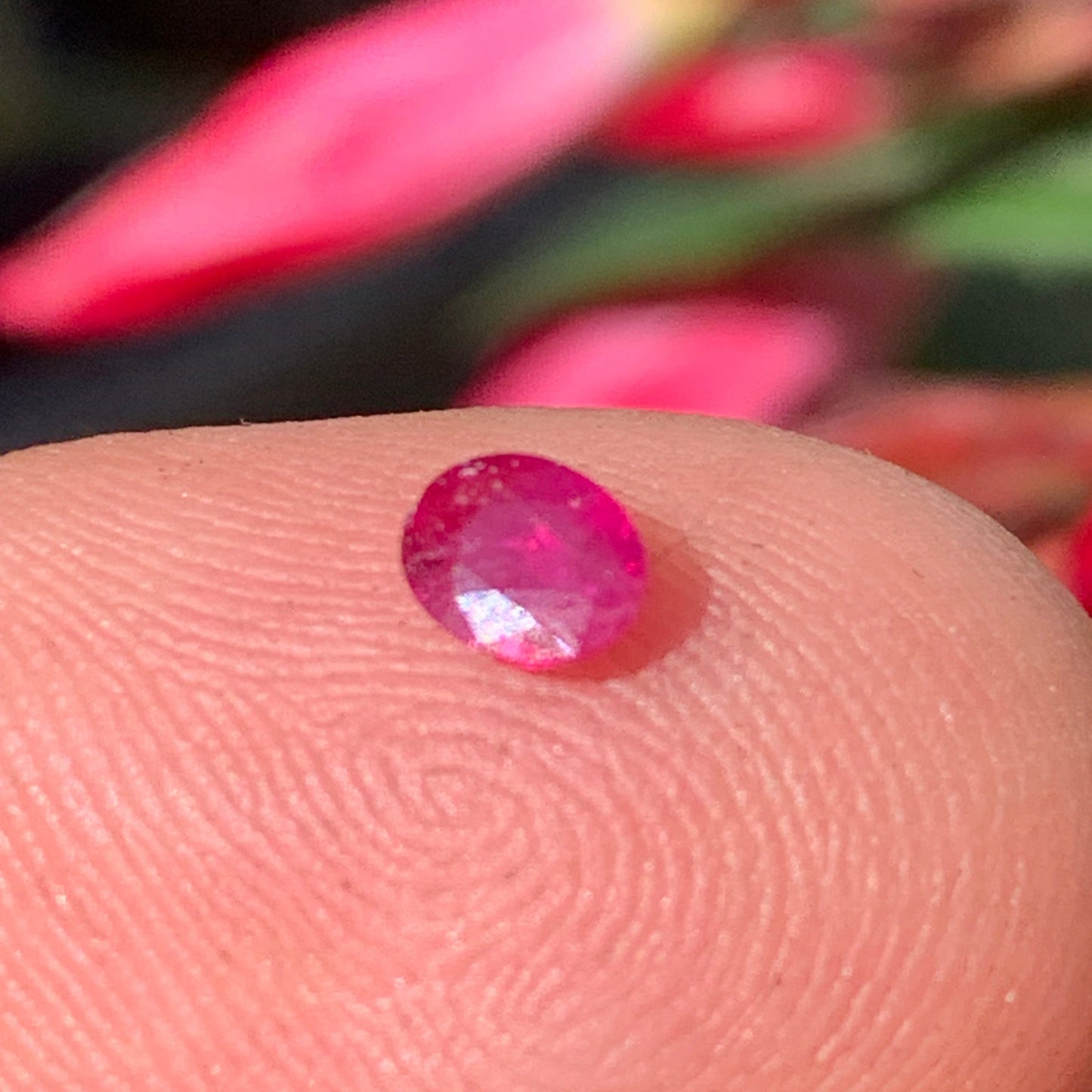 Spinelle, pierre fine taillée de 5mm x 4 x 2 - 1 carat. Parfait en bijouterie, collection ,exposition...