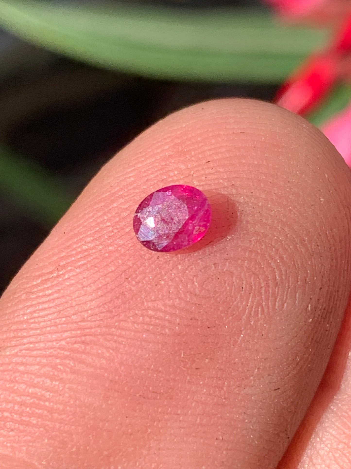 Spinelle, pierre fine taillée de 5mm x 4 x 2 - 1 carat. Parfait en bijouterie, collection ,exposition...