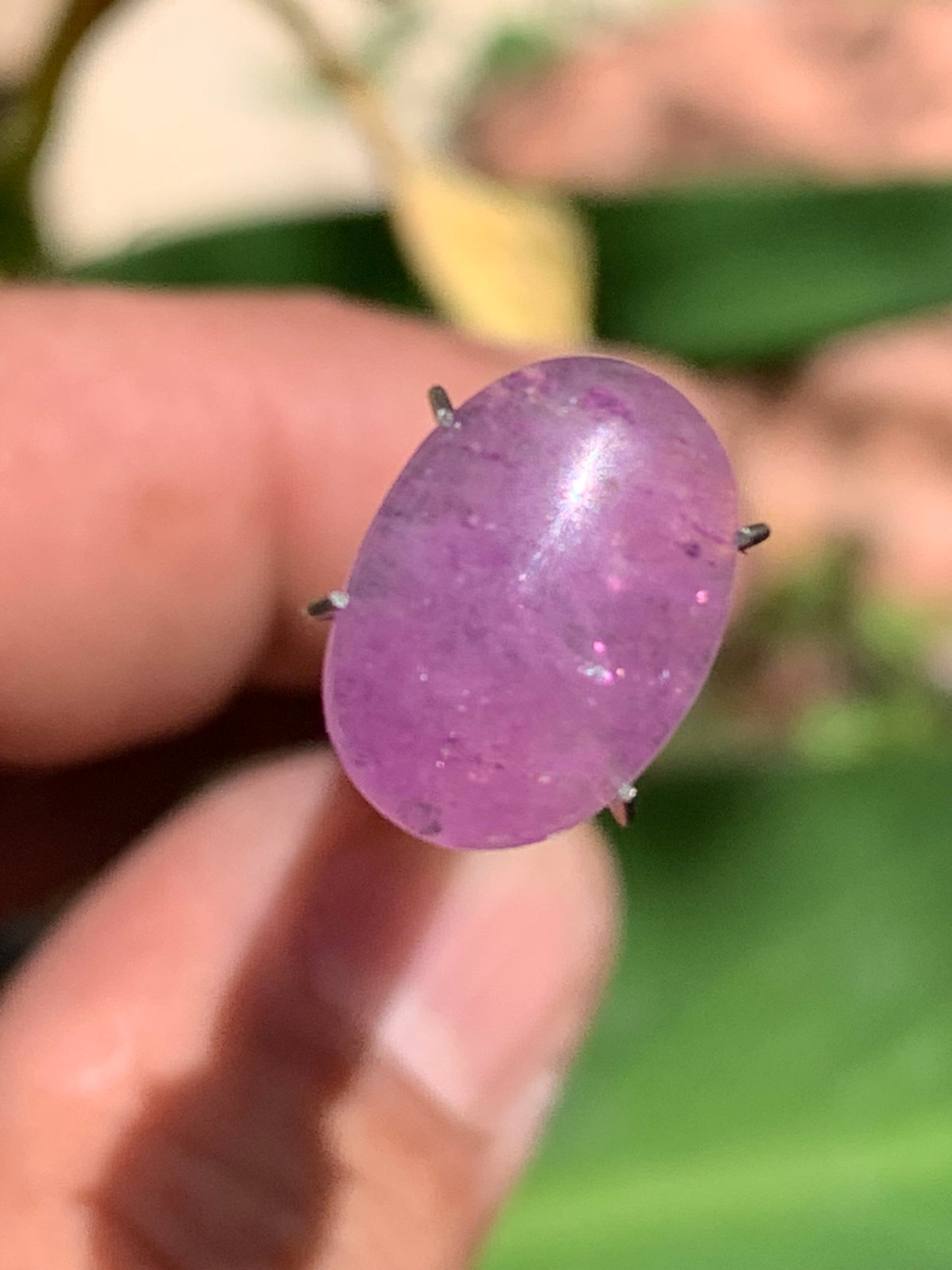 Améthyste, cabochon de 10mm x 5 x 4 - 1,5 carats. Parfait en bijouterie, collection ,exposition...