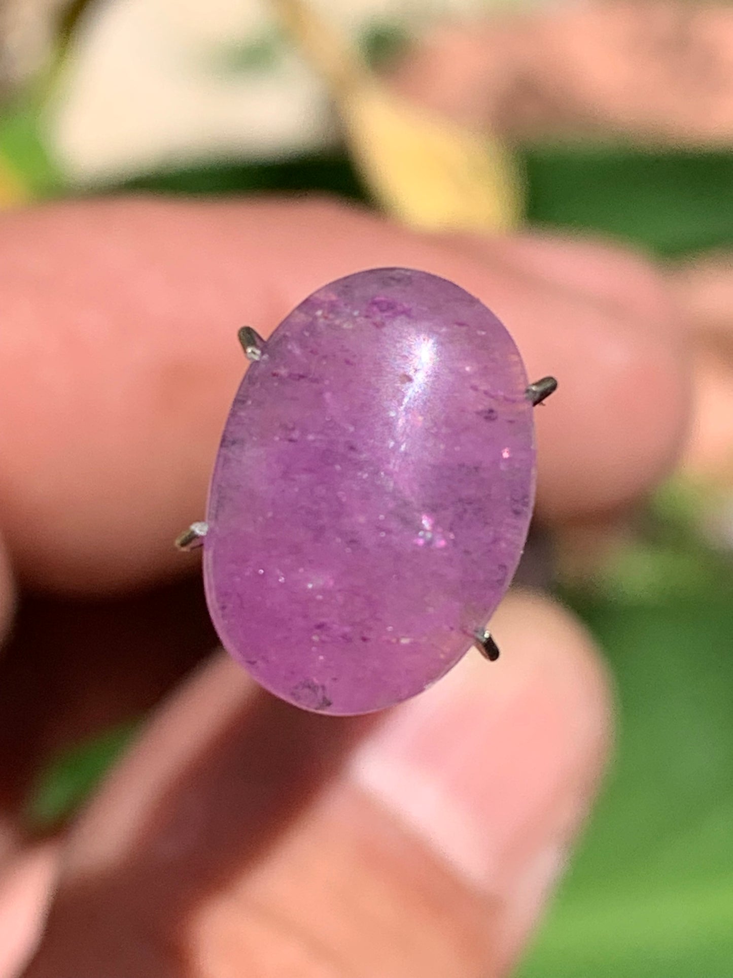 Améthyste, cabochon de 10mm x 5 x 4 - 1,5 carats. Parfait en bijouterie, collection ,exposition...
