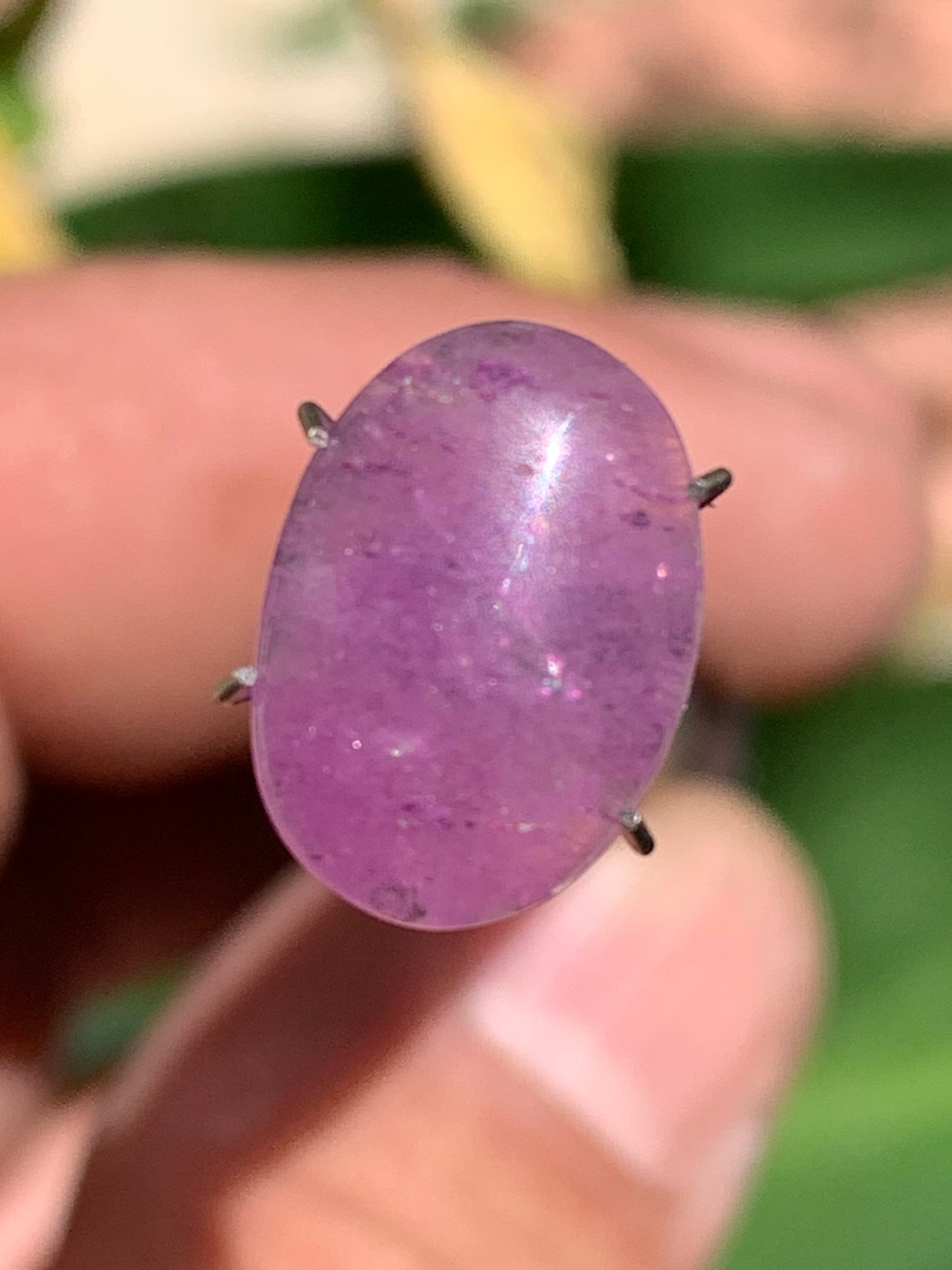 Améthyste, cabochon de 10mm x 5 x 4 - 1,5 carats. Parfait en bijouterie, collection ,exposition...