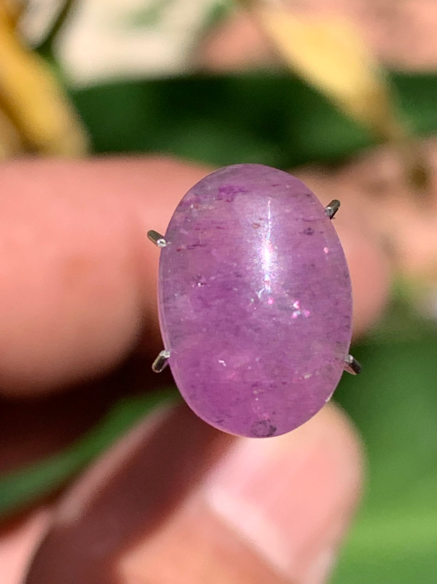 Améthyste, cabochon de 10mm x 5 x 4 - 1,5 carats. Parfait en bijouterie, collection ,exposition...