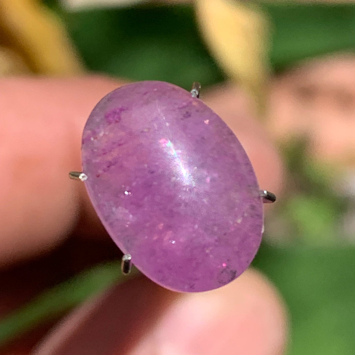 Améthyste, cabochon de 10mm x 5 x 4 - 1,5 carats. Parfait en bijouterie, collection ,exposition...