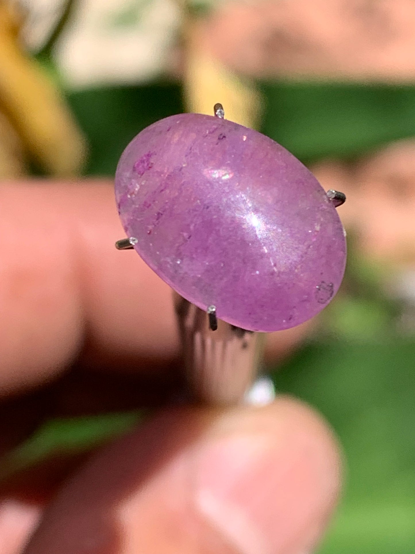 Améthyste, cabochon de 10mm x 5 x 4 - 1,5 carats. Parfait en bijouterie, collection ,exposition...
