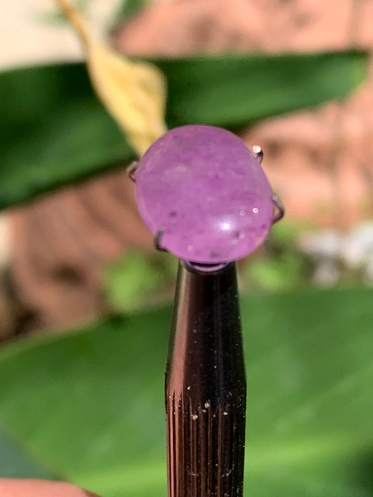 Améthyste, cabochon de 10mm x 5 x 4 - 1,5 carats. Parfait en bijouterie, collection ,exposition...