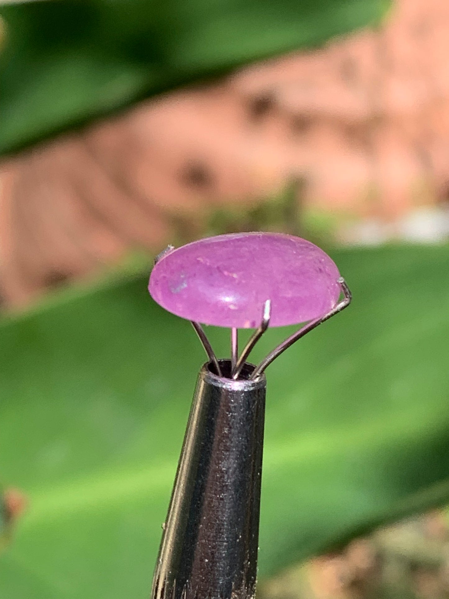 Améthyste, cabochon de 10mm x 5 x 4 - 1,5 carats. Parfait en bijouterie, collection ,exposition...