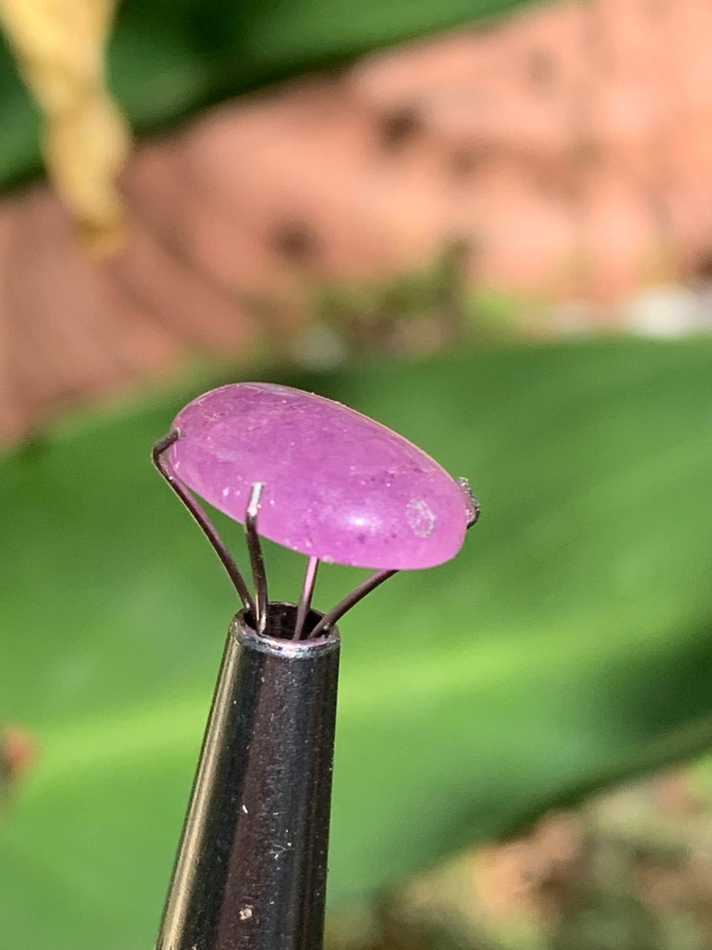 Améthyste, cabochon de 10mm x 5 x 4 - 1,5 carats. Parfait en bijouterie, collection ,exposition...