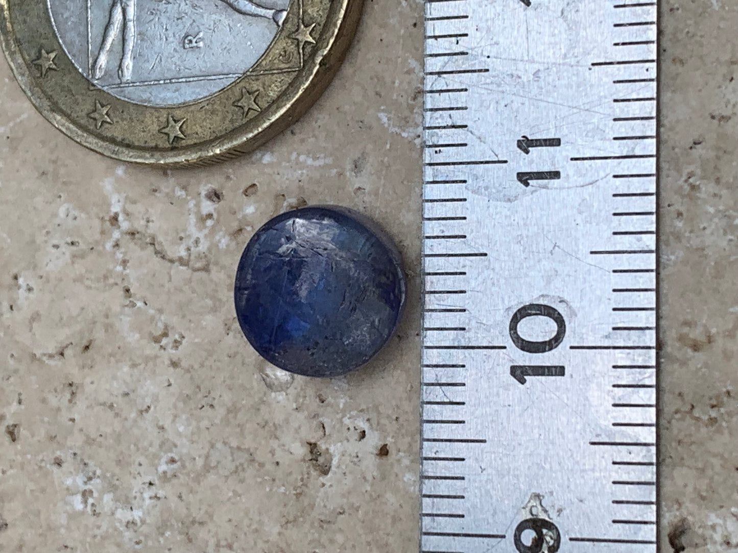 Cyanite disthène, cabochon de 10mm de diamètre x 5 - 4,5 carats. Parfait en bijouterie, collection, exposition...
