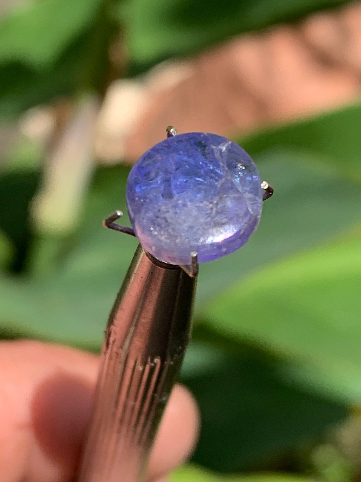 Cyanite disthène, cabochon de 10mm de diamètre x 5 - 4,5 carats. Parfait en bijouterie, collection, exposition...