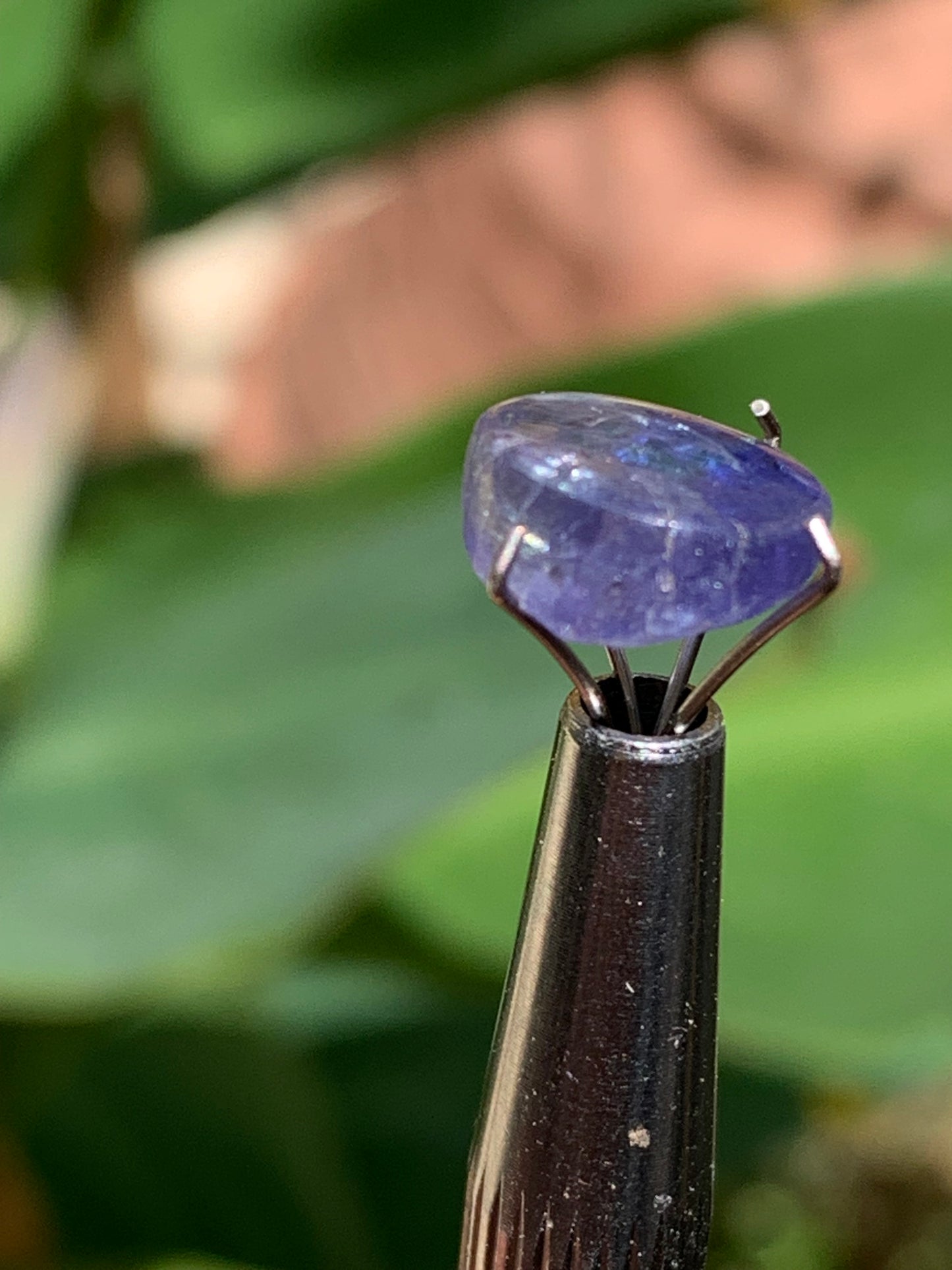 Cyanite disthène, cabochon de 10mm de diamètre x 5 - 4,5 carats. Parfait en bijouterie, collection, exposition...