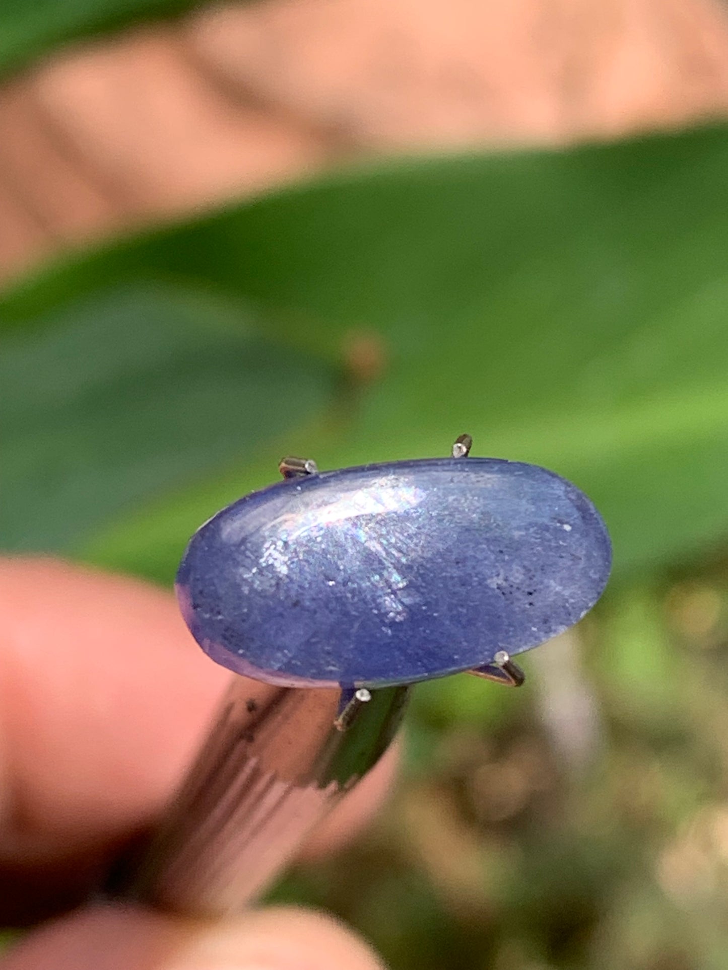 Cyanite disthène, cabochon de 15mm x 8 x 4 - 5 carats. Parfait en bijouterie, collection ,exposition...