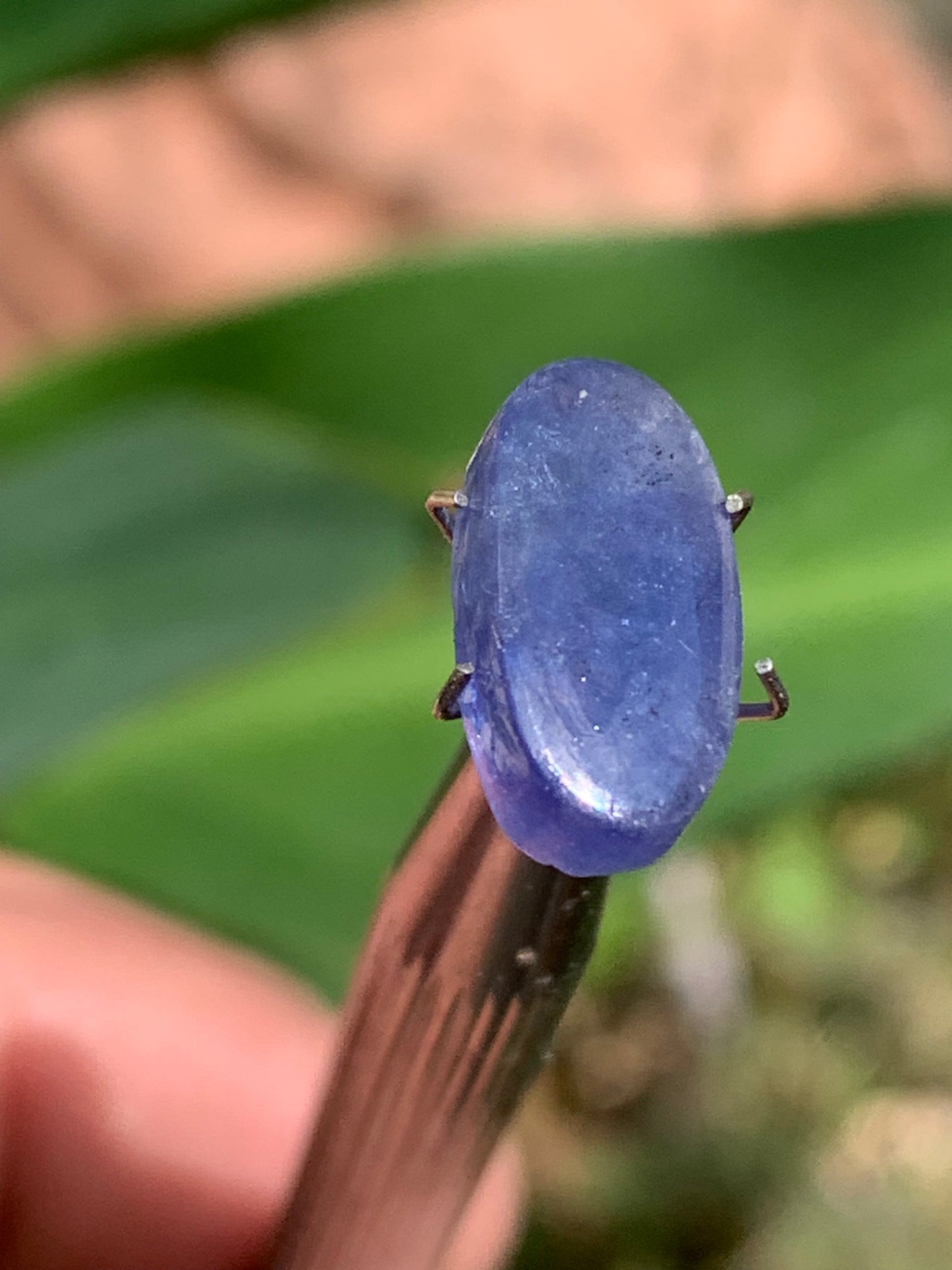 Cyanite disthène, cabochon de 15mm x 8 x 4 - 5 carats. Parfait en bijouterie, collection ,exposition...