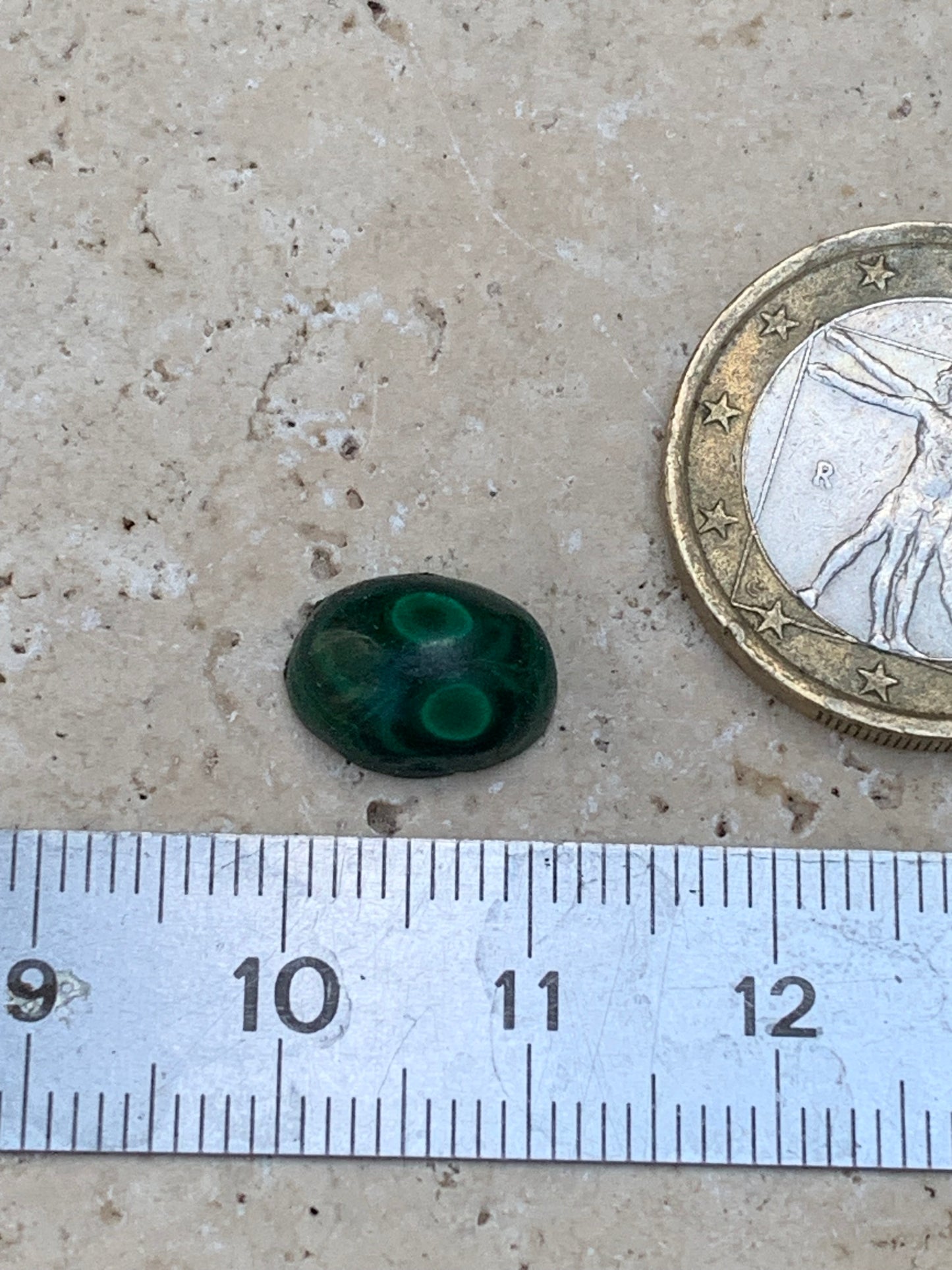 Malachite, cabochon de 12mm x9 x5 - 2,5 carats. Parfait en bijouterie, collection ,exposition...