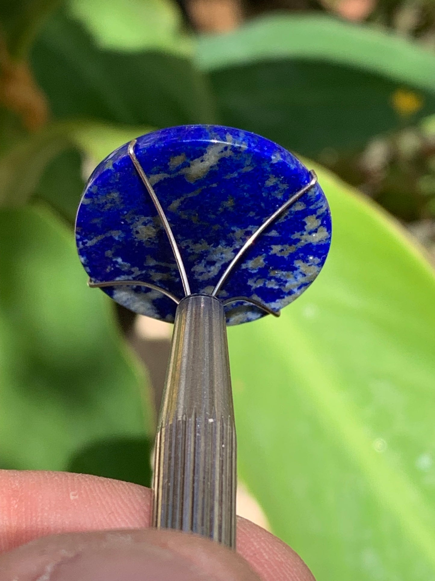 Lapis lazuli, cabochon de 25mm x25 x6 - 29,5 carats. Parfait en bijouterie, collection ,exposition...
