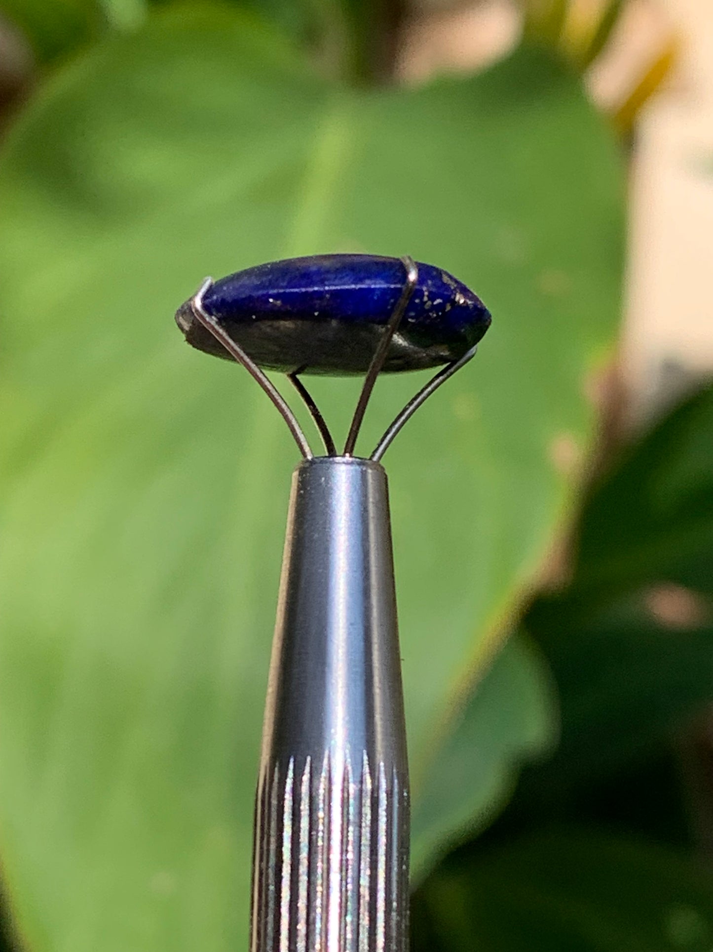 Lapis lazuli, cabochon de 15mm x13 x5 - 6,5 carats. Parfait en bijouterie, collection ,exposition...